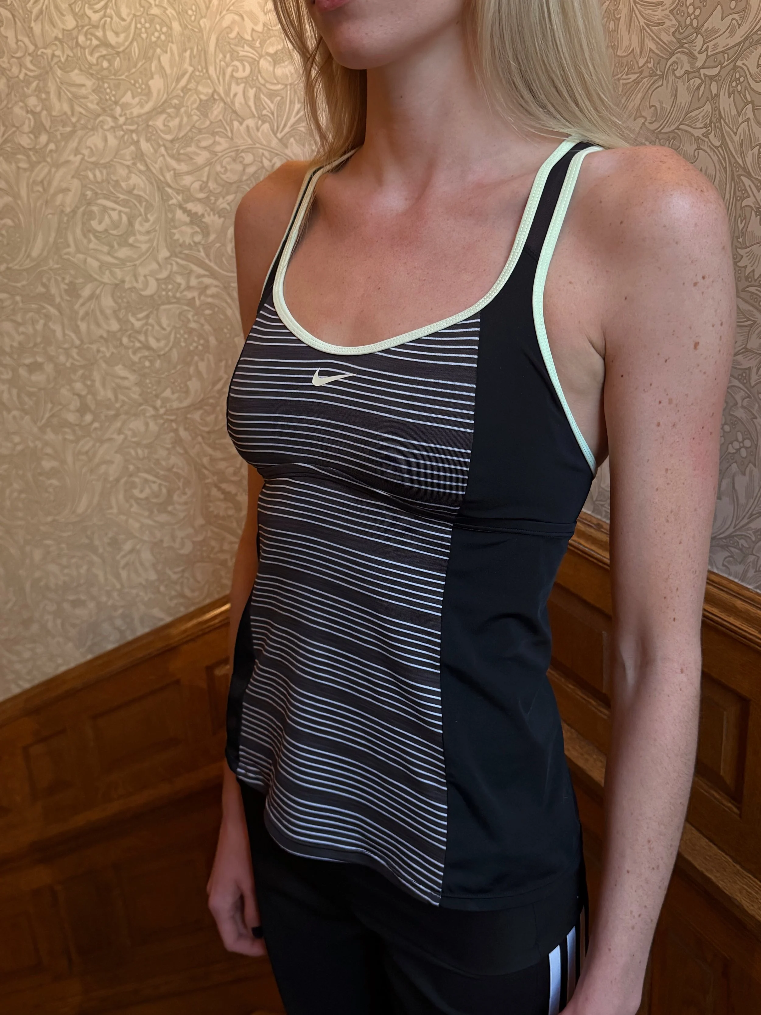 nike stripes tank (s/m)