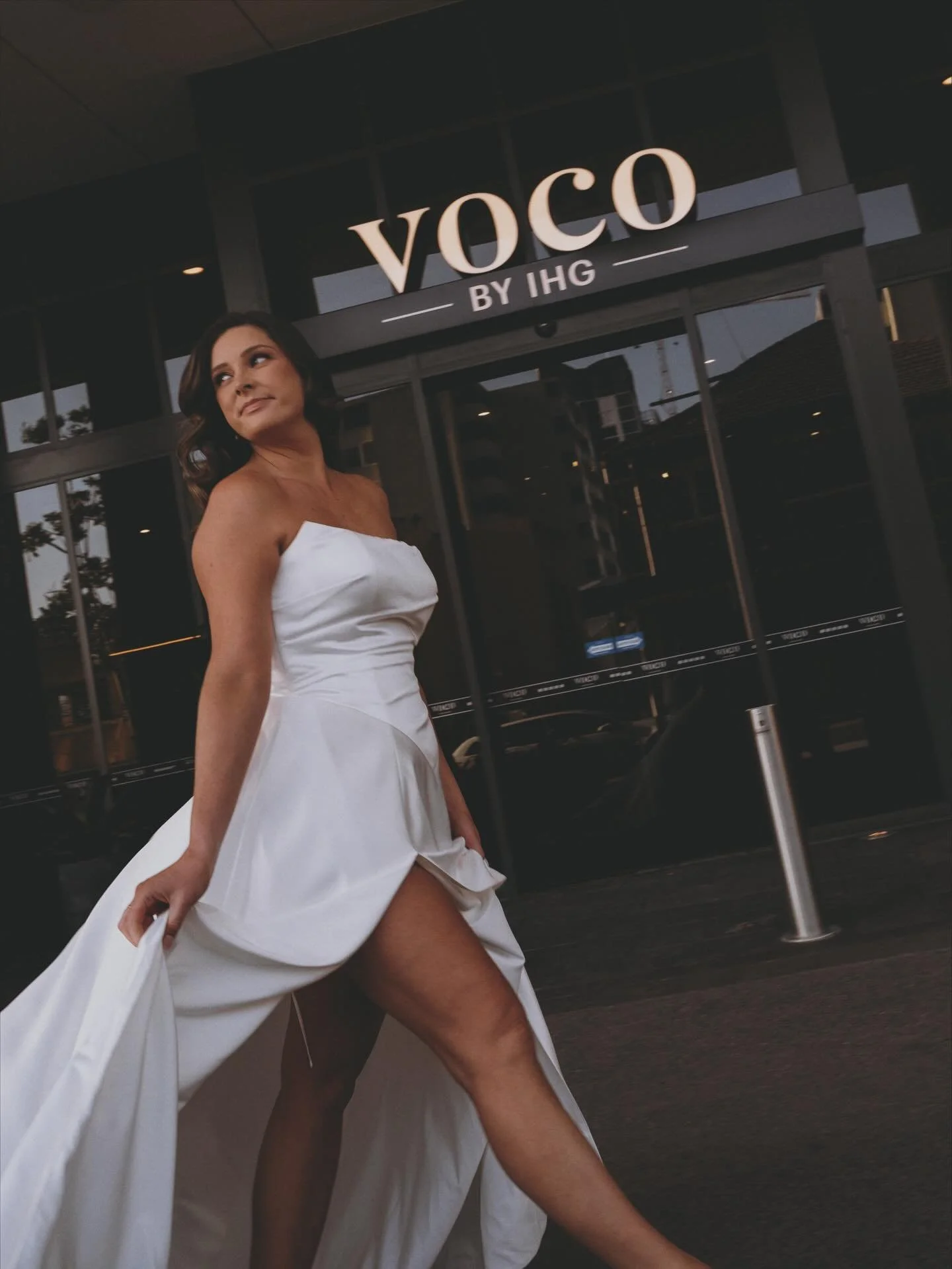 Dress ups &hearts;️for @vocogosford @vocohotels @ihghotels @thearchibaldprecinct 
Shot by @kendelltynephotography 
Dress by @muse.bridal 
Hair by @nicolemurphy.hair 
Makeup by @aprilharveymakeupartist