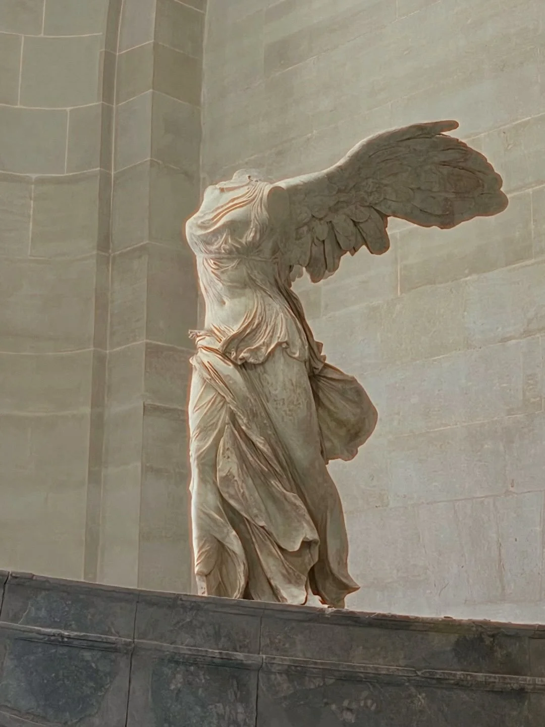 Currently in a sink hole and completely enamoured by the history of renaissance art. 

This book popped out at me (I love when that happens) it was in a little Bellingen book nook as I passed through and I&rsquo;m enamoured and hooked, equally wonder