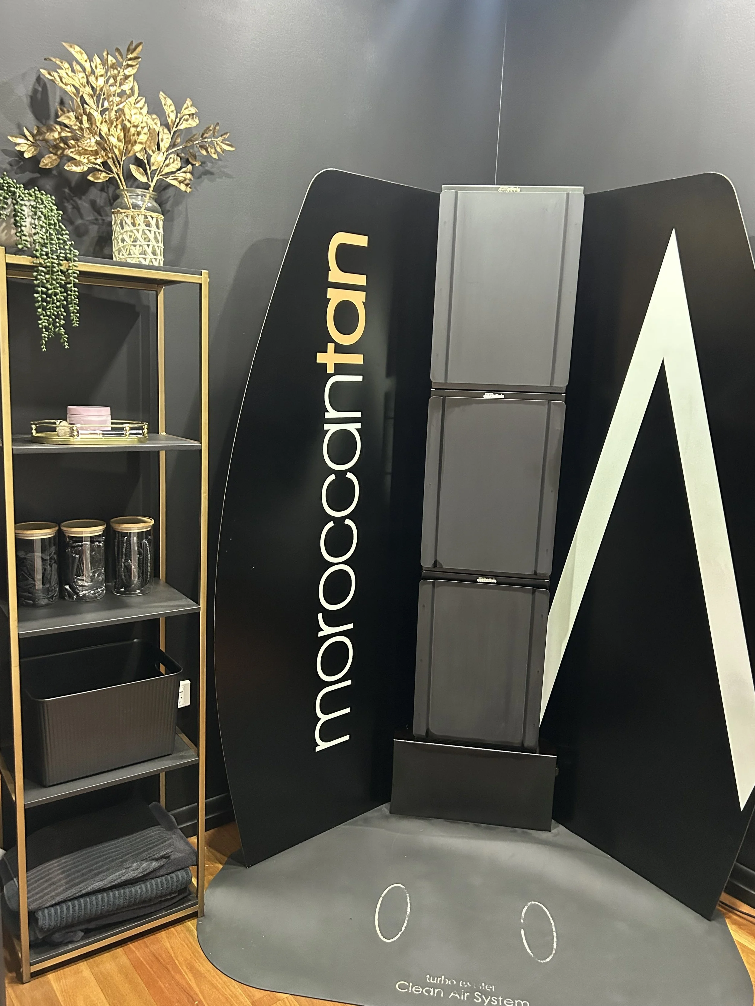 Located at The Chocolate Cottage Courtyard, Highfields, Queensland. Aurora Glow Beauty Lounge can cater to all your tanning needs.