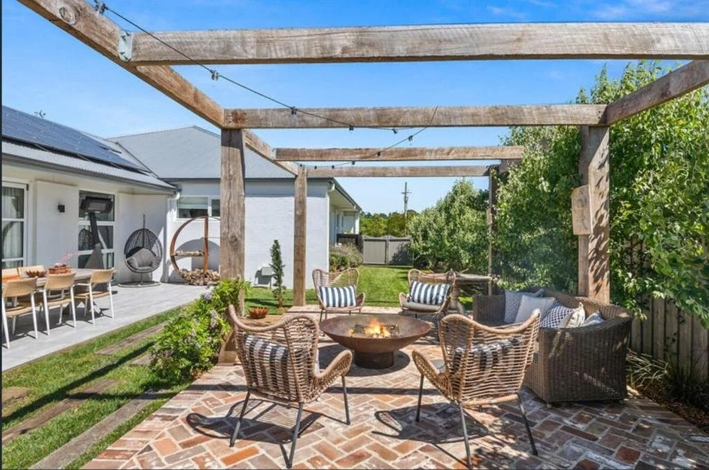 Outdoor entertaining area with BBQ at Fairfax Pavilion Bowral