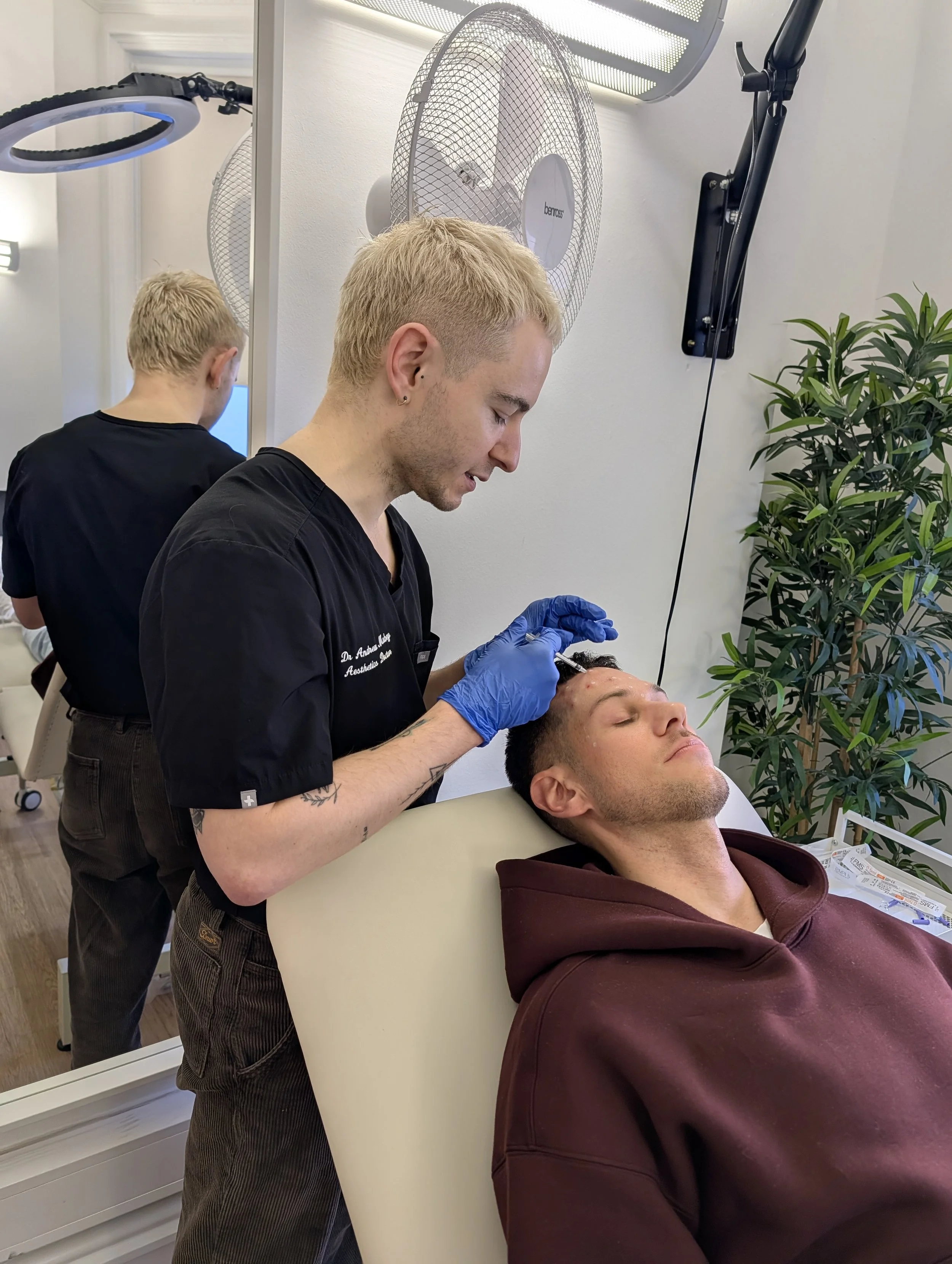 Dr Andrew injecting botulinum toxin, anti wrinkle injections in manchester