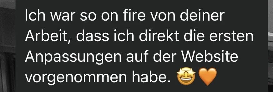 Screenshot eines Textausschnitts auf Deutsch mit Emojis