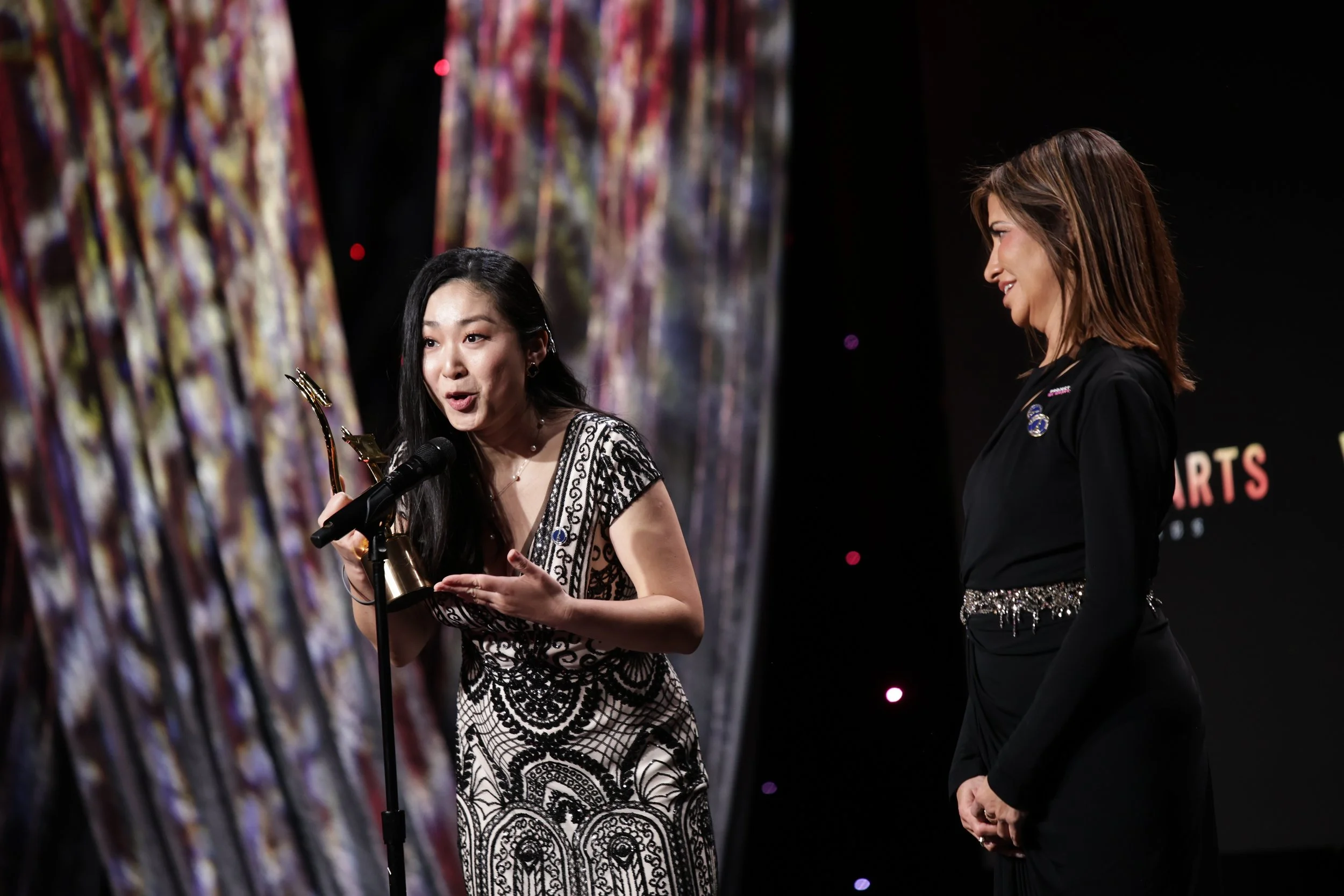 listening to Angela 12th-annual-voice-arts-awards-6119.jpg