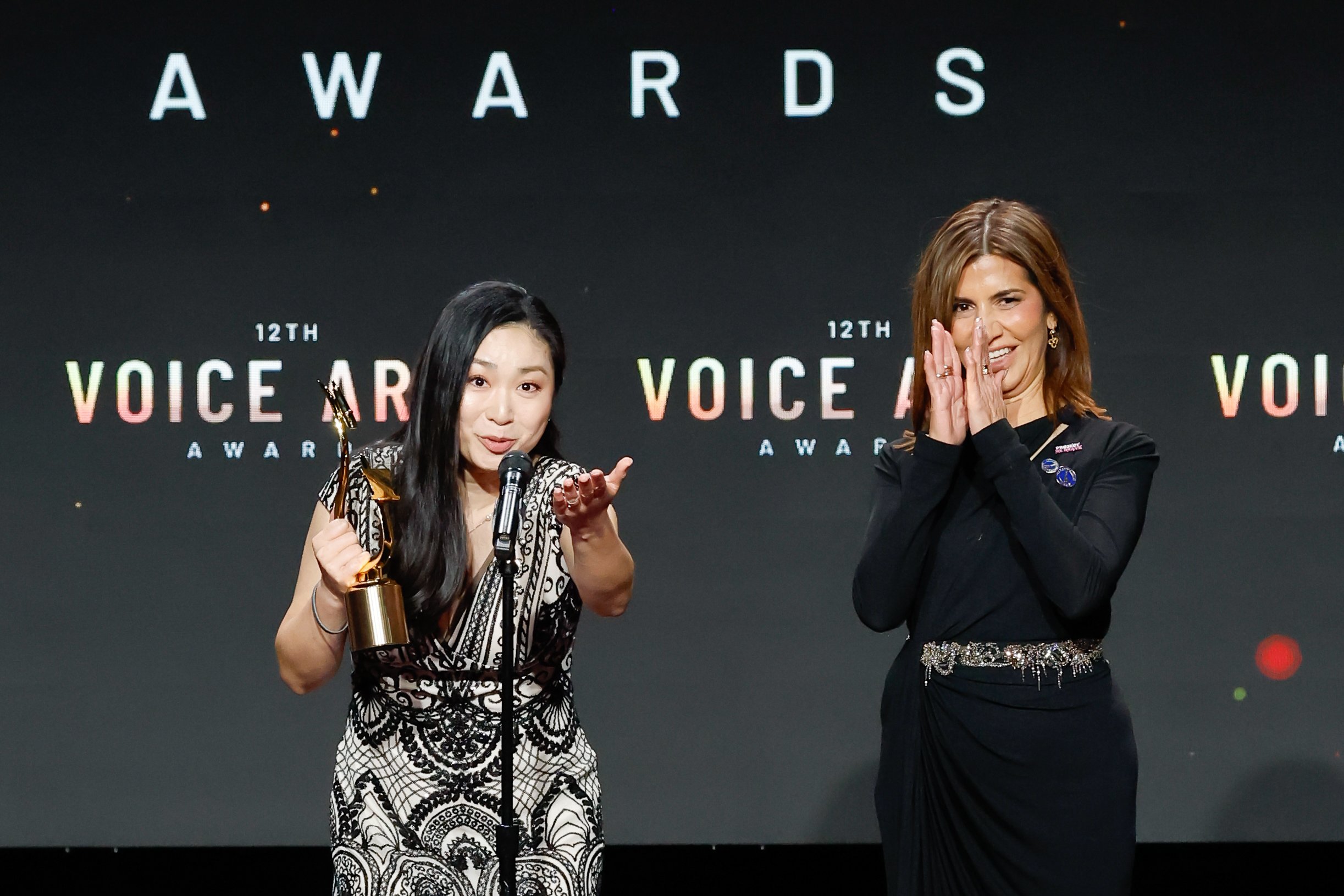 Tina clapping with Angela VAWSHOW0442.jpg