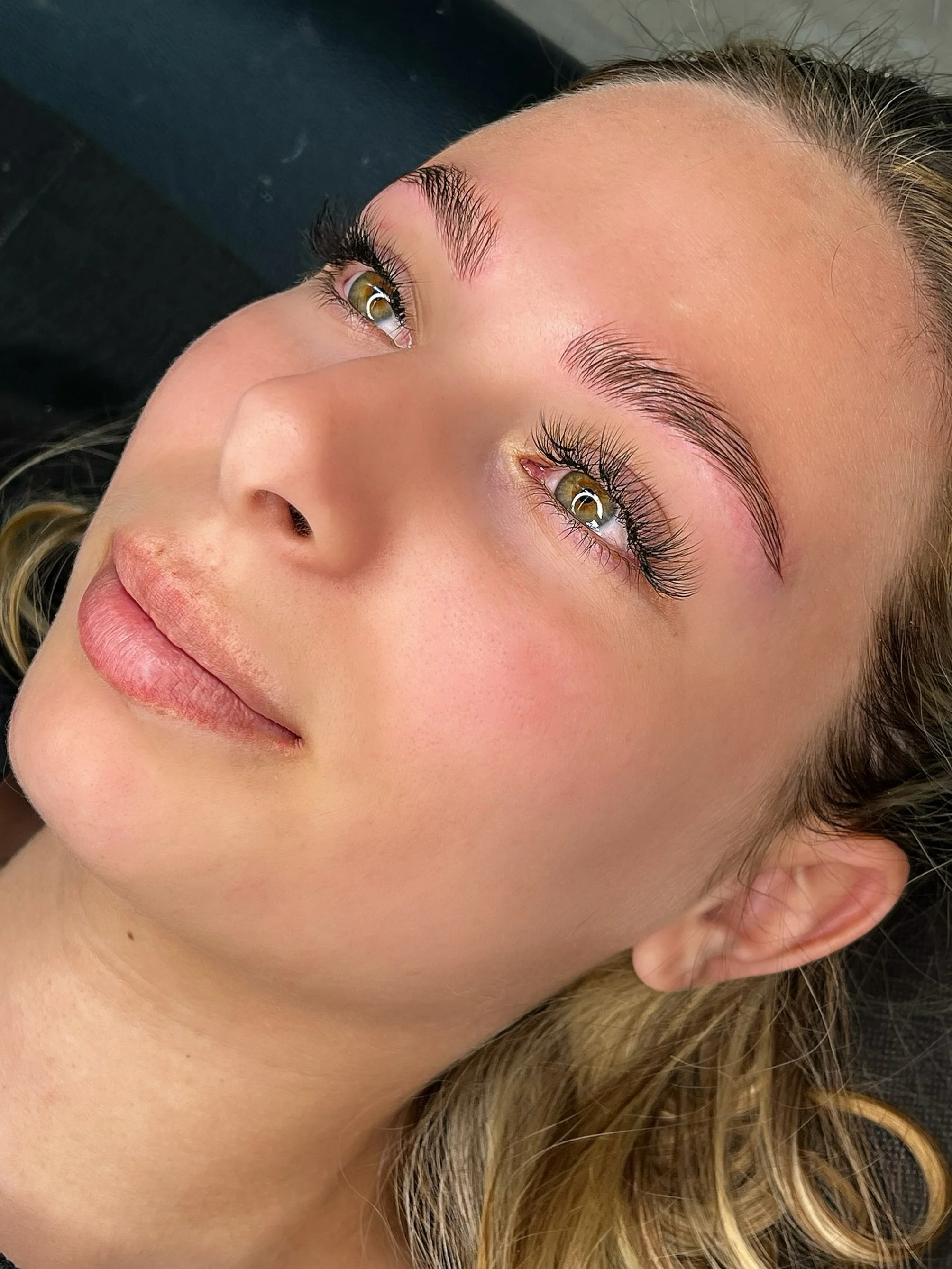 Le pouvoir d&rsquo;un Brow Lift ? ✨

Pas de maquillage.
Pas de microblading.
Juste vos sourcils&hellip; en version am&eacute;lior&eacute;e. 🤍

Un regard plus ouvert, des sourcils disciplin&eacute;s et une ligne naturellement mise en valeur pendant p
