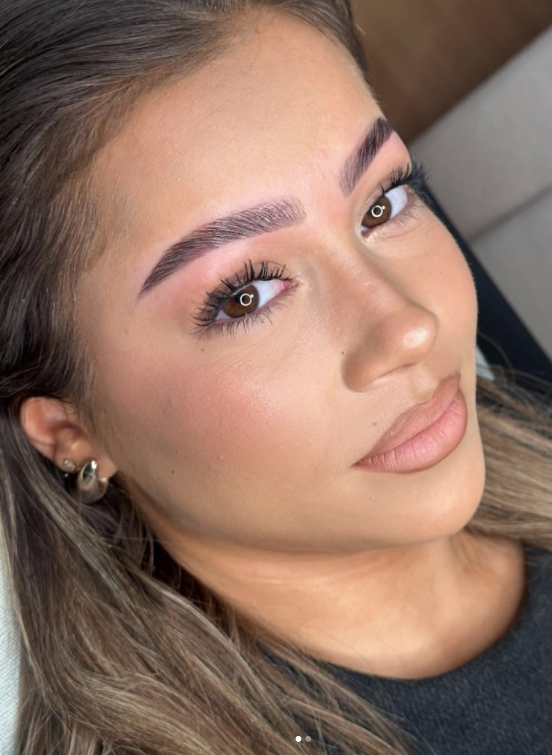 Browlift à Marseille chez ONYX Studio, restructuration et lifting naturel des sourcils avec effet discipliné et harmonieux.