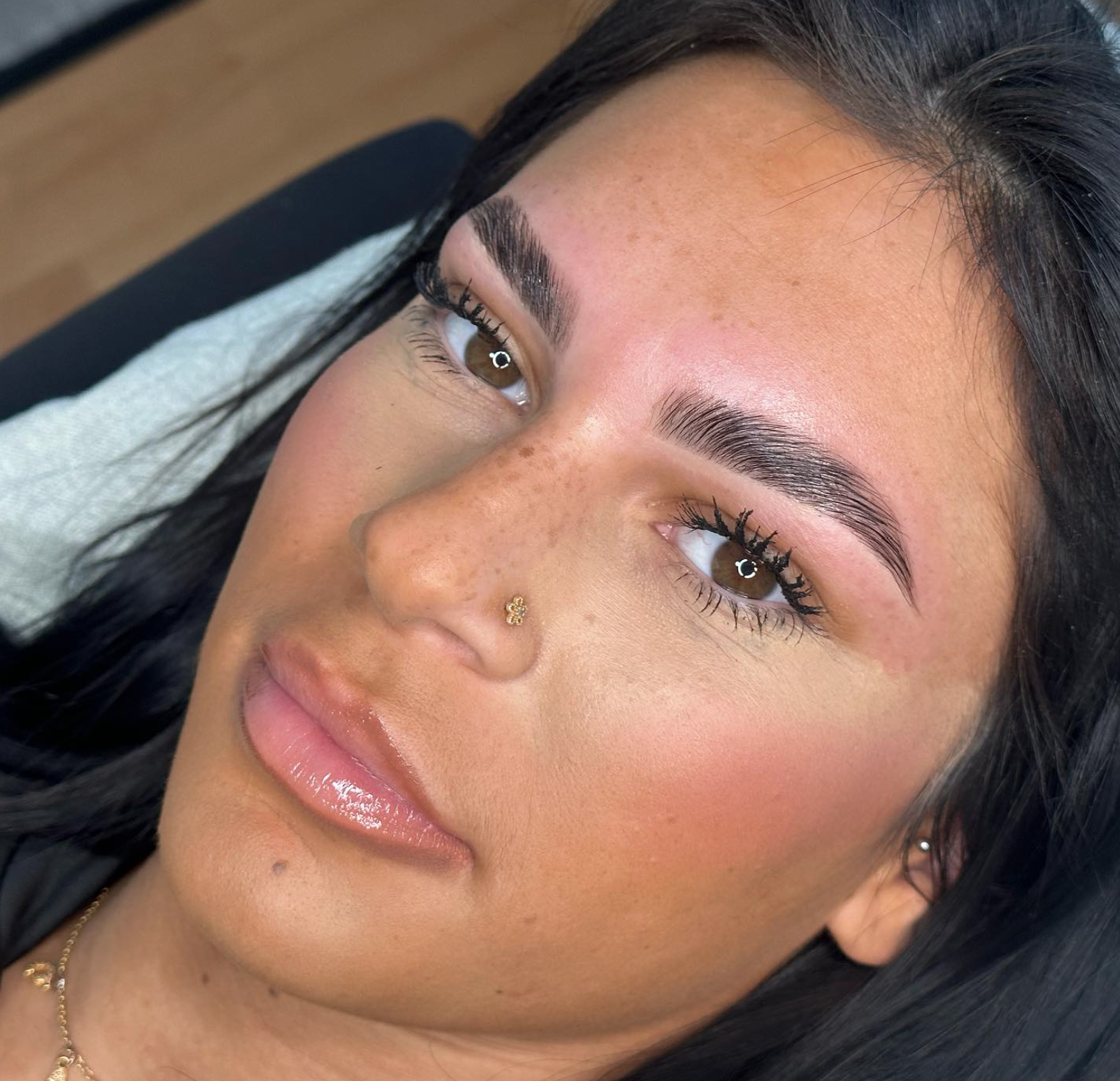 Résultat Brow Lift naturel réalisé dans le cadre de la formation Brow Lift Essentials chez ONYX Studio à Marseille.