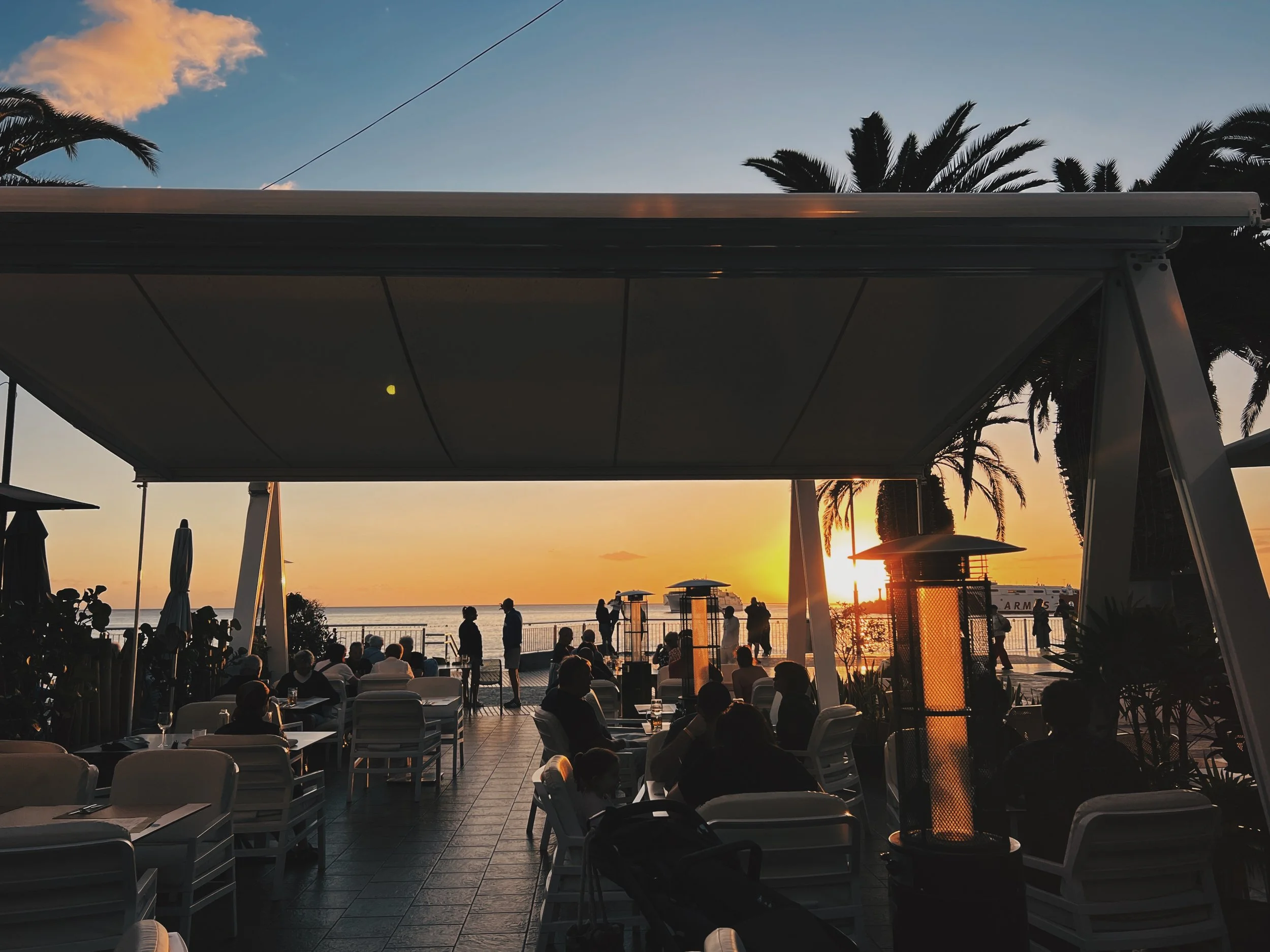 Outdoor dining area at Mokelino with sea views in Los Cristianos, Tenerife.
