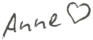 Handwritten text 'Anne' with a heart symbol