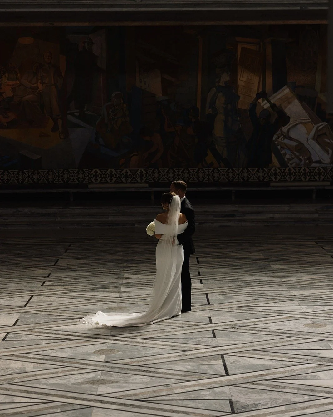 Oslo R&aring;dhus, je t'aime. 

Skal du gifte deg p&aring; r&aring;dhuset i &aring;r? La minnene var for evig og ta meg med! 

Ida + Edgar i mai i fjor 🤍