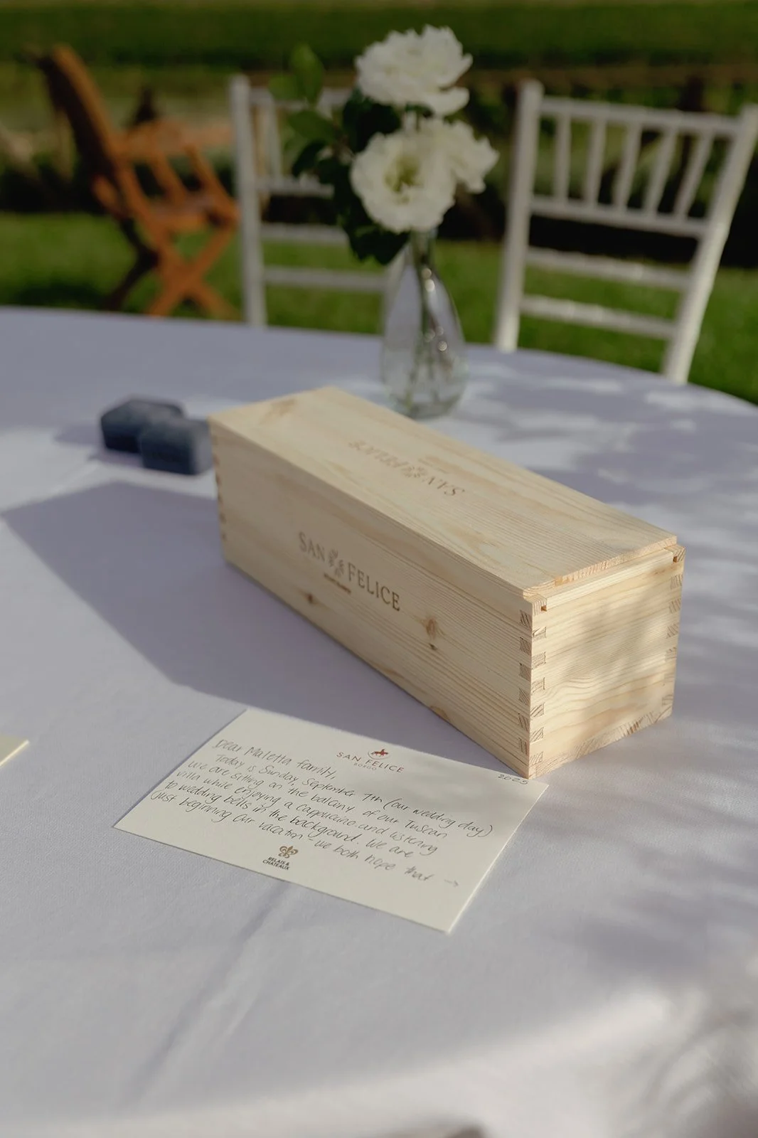 Paola Orazi professional destination wedding celebrant in Italy. Tuscany destination wedding with celebrant, symbolic wedding in Tuscany, and English-speaking celebrant Italy. International couples