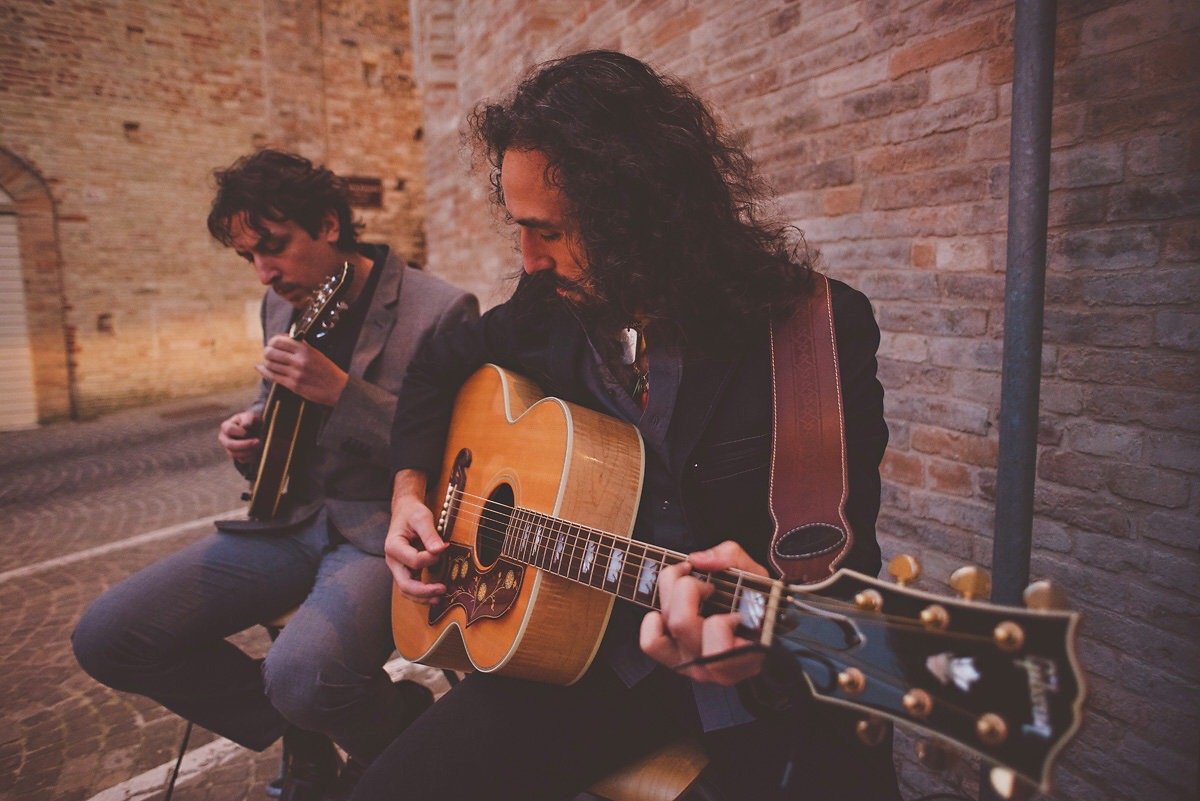 Whether celebrating a first wedding, an elopement, or a vows renewal, couples love having a professional celebrant who can craft a ceremony that feels cinematic, emotional, and deeply personal. Tuscany, Lake Como, Amalfi Coast, Puglia, Sicily.