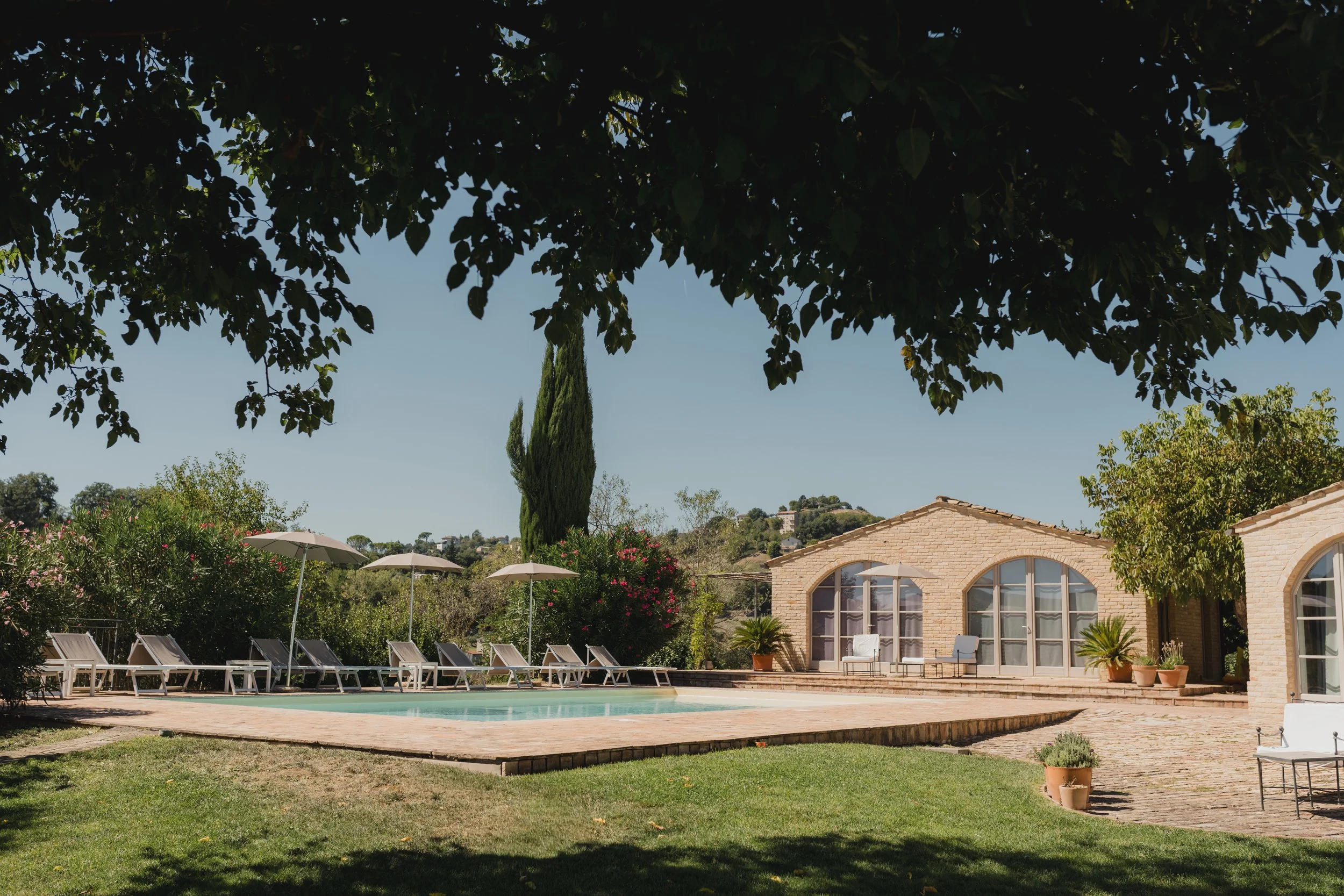 Paola Orazi Independent Celebrant the best in Italy, for a bespoke wedding ceremonies, Italy wedding celebrants symbolic wedding Italy, destination wedding Italy, best wedding celebrant Italy for international couples