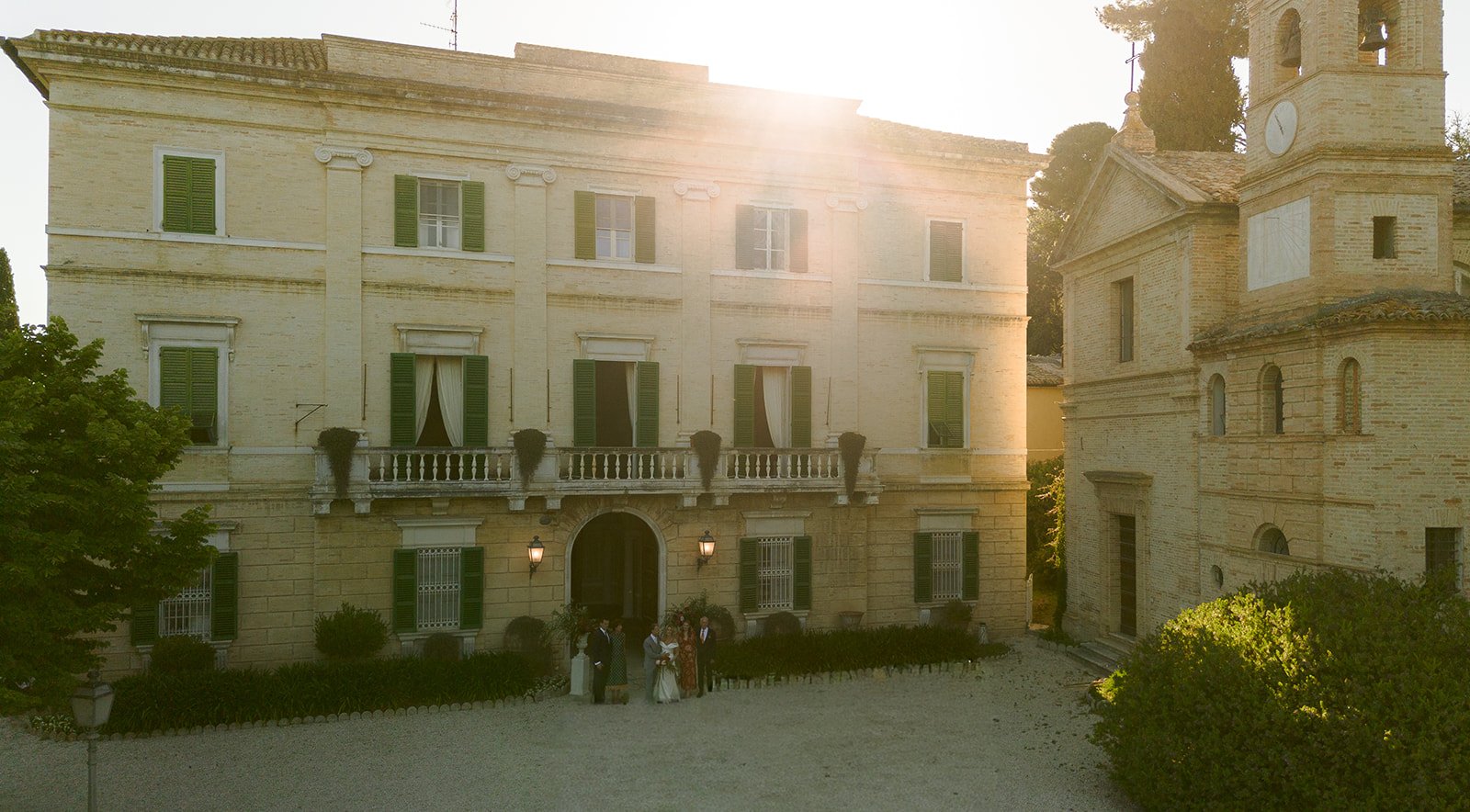 Your ceremony should be the heart of your day — a moment that feels real, joyful, and beautifully yours. Paola Orazi Independent Celebrant the best thoughtful approach. Italy. Wedding in Rome. Married by Paola.