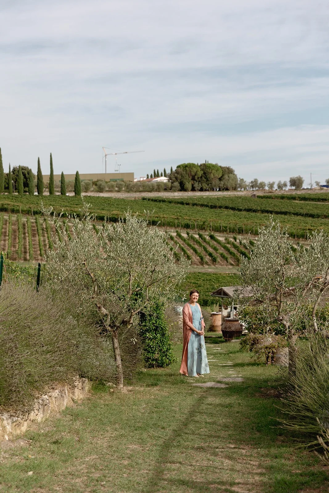 Italy wedding officiant for US couples and English speaking wedding celebrant Italy. Luxury destination weddings in Tuscany, top Tuscany wedding celebrants who deliver bespoke scripts and heartfelt vows.