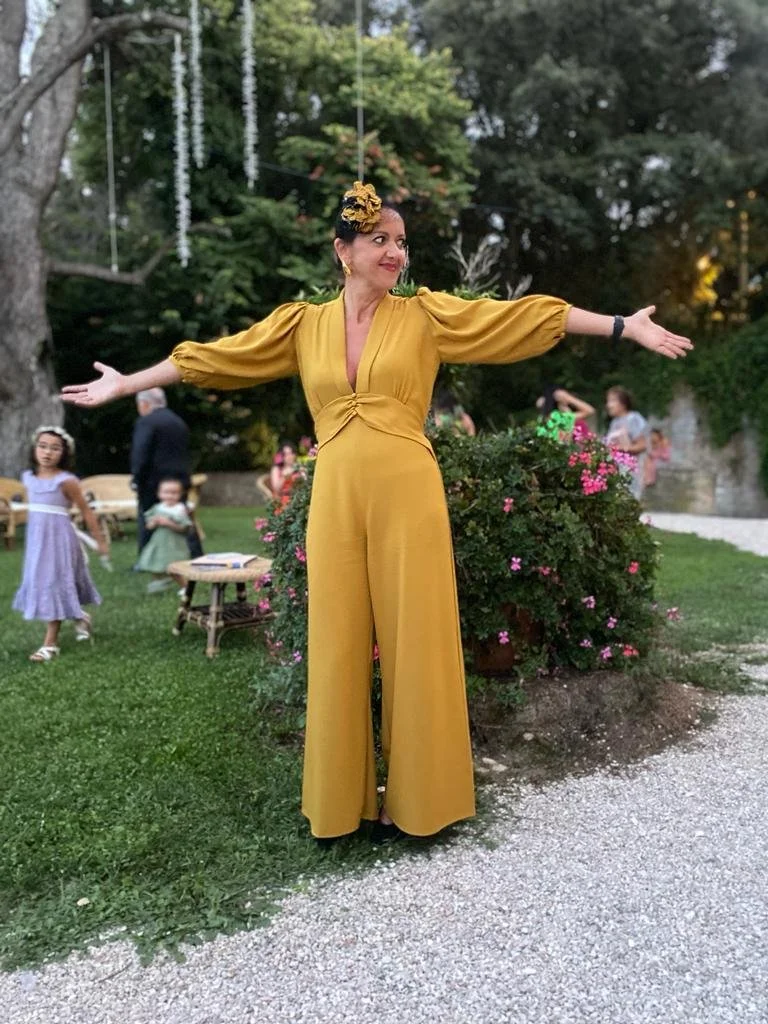 Paola is a great friend, and for her I have always created special outfits that truly honored the event…
…because when it comes to her, every detail matters, and celebrating her means giving my absolute best.