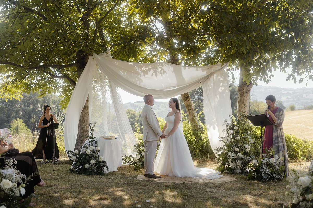 The Hour Before the Ceremony: What a Wedding Celebrant Really Does