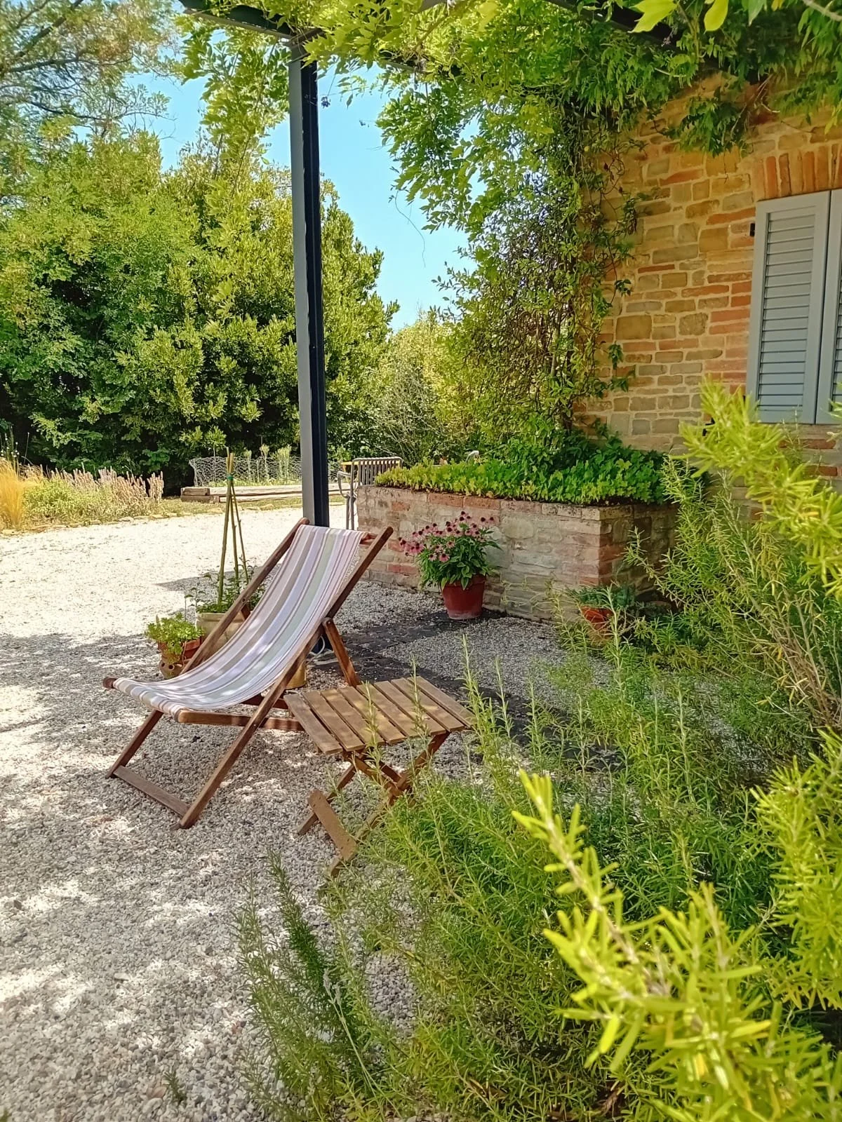 My approach blends emotional storytelling, refined delivery in fluent English and a deep understanding of Italian culture and lifestyle. Paola Orazi Independent Celebrant