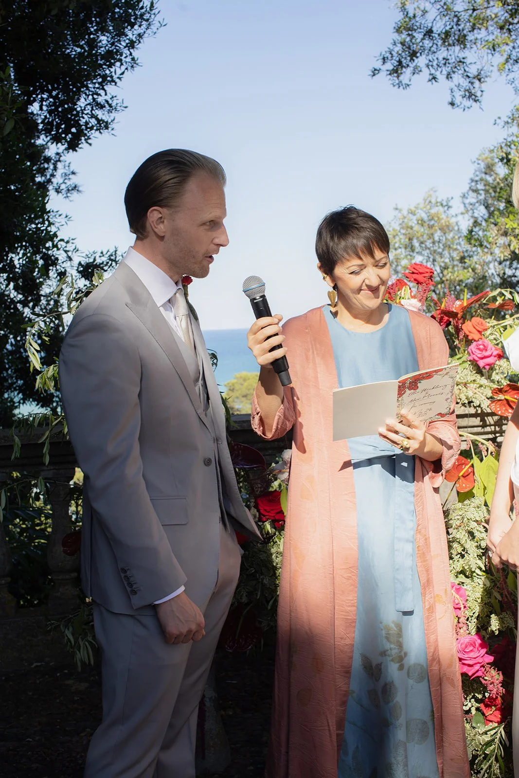 Tailored and performed in multiple languages, including English, Italian, French, Spanish, German and more. Paola Orazi Independent Celebrant the best thoughtful approach. Italy. Married by Paola.