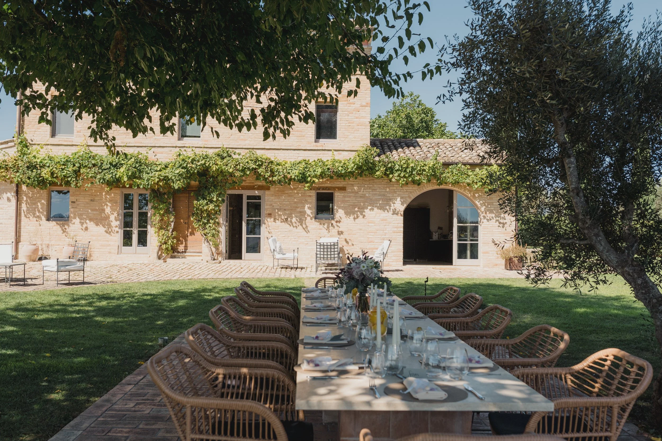 Luxury destination weddings in Tuscany, Lake Como, the Amalfi Coast, Puglia, Sicily, and Le Marche celebrant international guests and cultural nuances. wedding planner in Italy. Paola Orazi Independent Celebrant the best in Italy