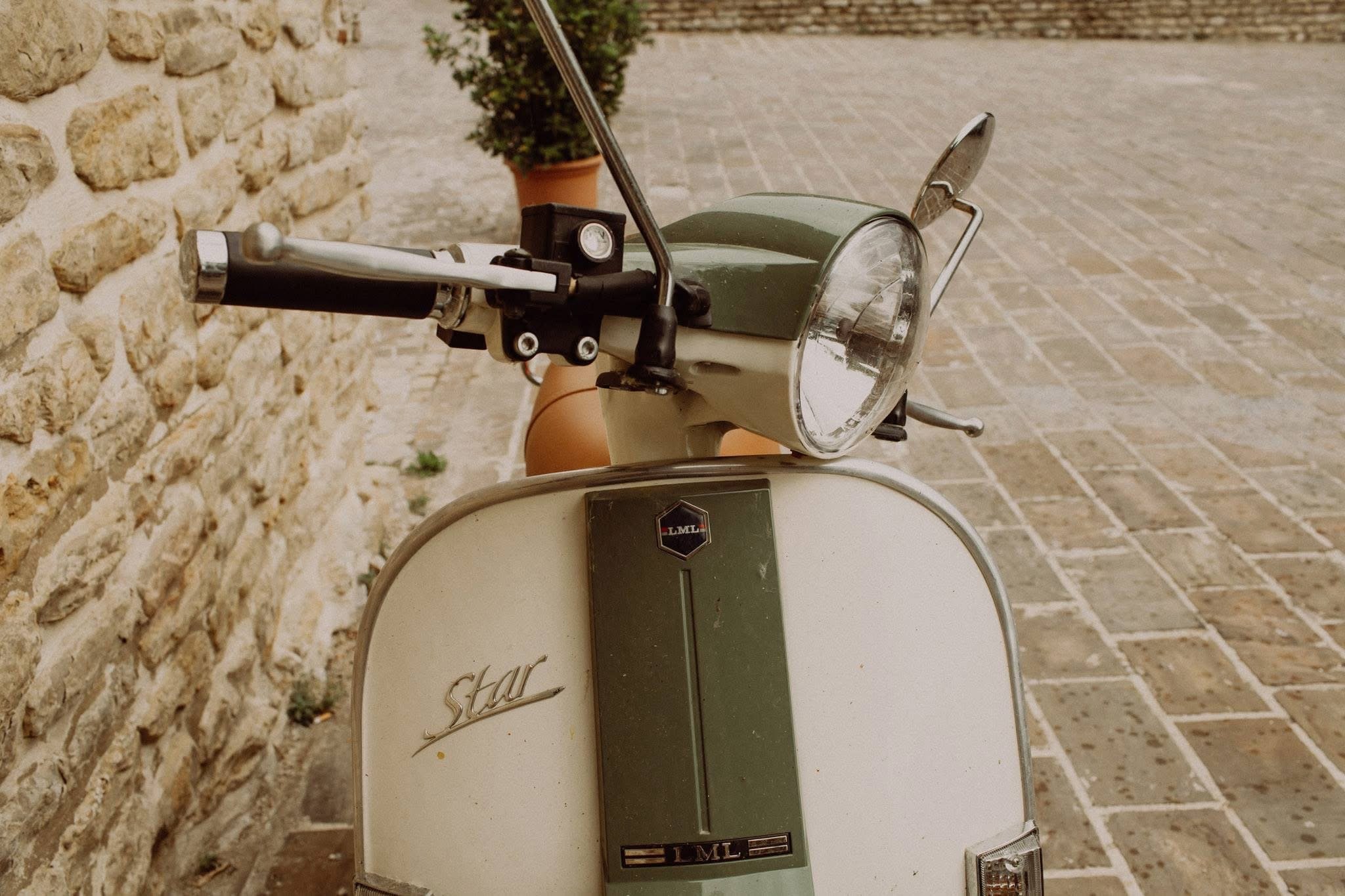 Celebrants experienced in Tuscany, Lake Como, Amalfi Coast or Puglia are highly sought. English-speaking celebrant Italy, meaningful ceremonies, best wedding celebrant Italy for international couples, English-speaking wedding celebrant Italy.