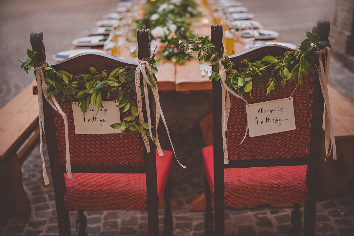 An international independent celebrant in Italy who officiates wedding ceremonies in English, Spanish  and Italian crafting a ceremonial celebration that reflects your values, your story and your personalities.