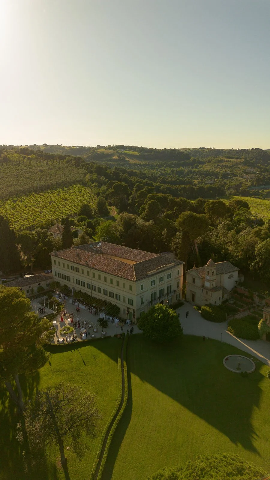 Professional wedding celebrants for civil or symbolic ceremonies, vow renewals and same‑sex ceremonies in Italy. Paola Orazi Independent Celebrant the best thoughtful approach. Italy. Married by Paola.