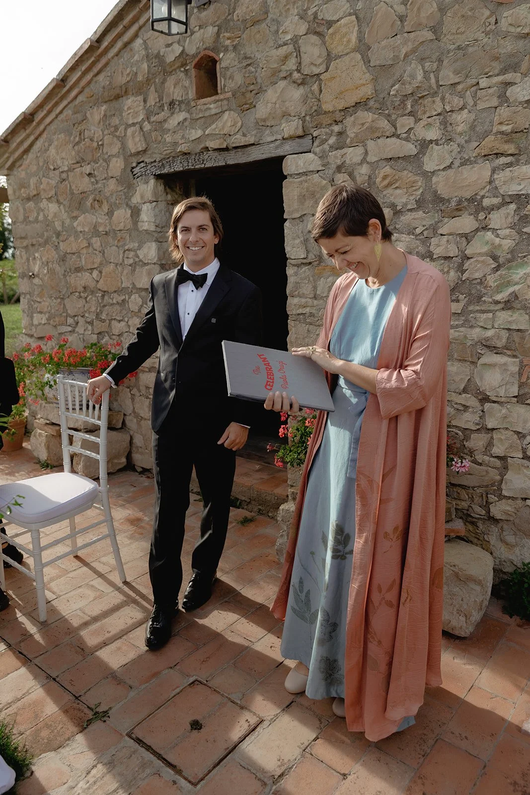 Luxury wedding Italy blends fine cuisine, exquisite wine and unforgettable moments. English speaking wedding celebrant Italy ensures international couples feel included, comfortable and fully part of their dream destination wedding.