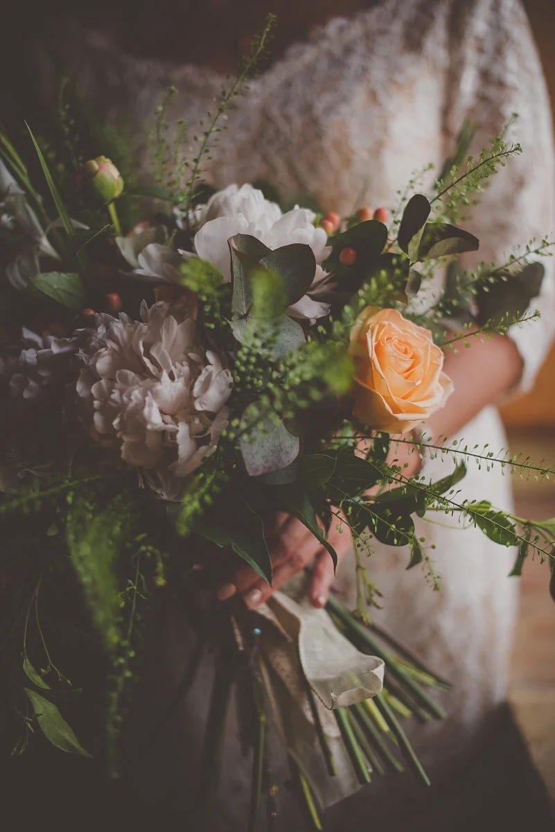 Your ceremony should be the heart of your day — a moment that feels real, joyful, and beautifully yours. Couples searching for a Tuscan wedding celebrant or a Lake Como wedding ceremony love having an English-speaking celebrant