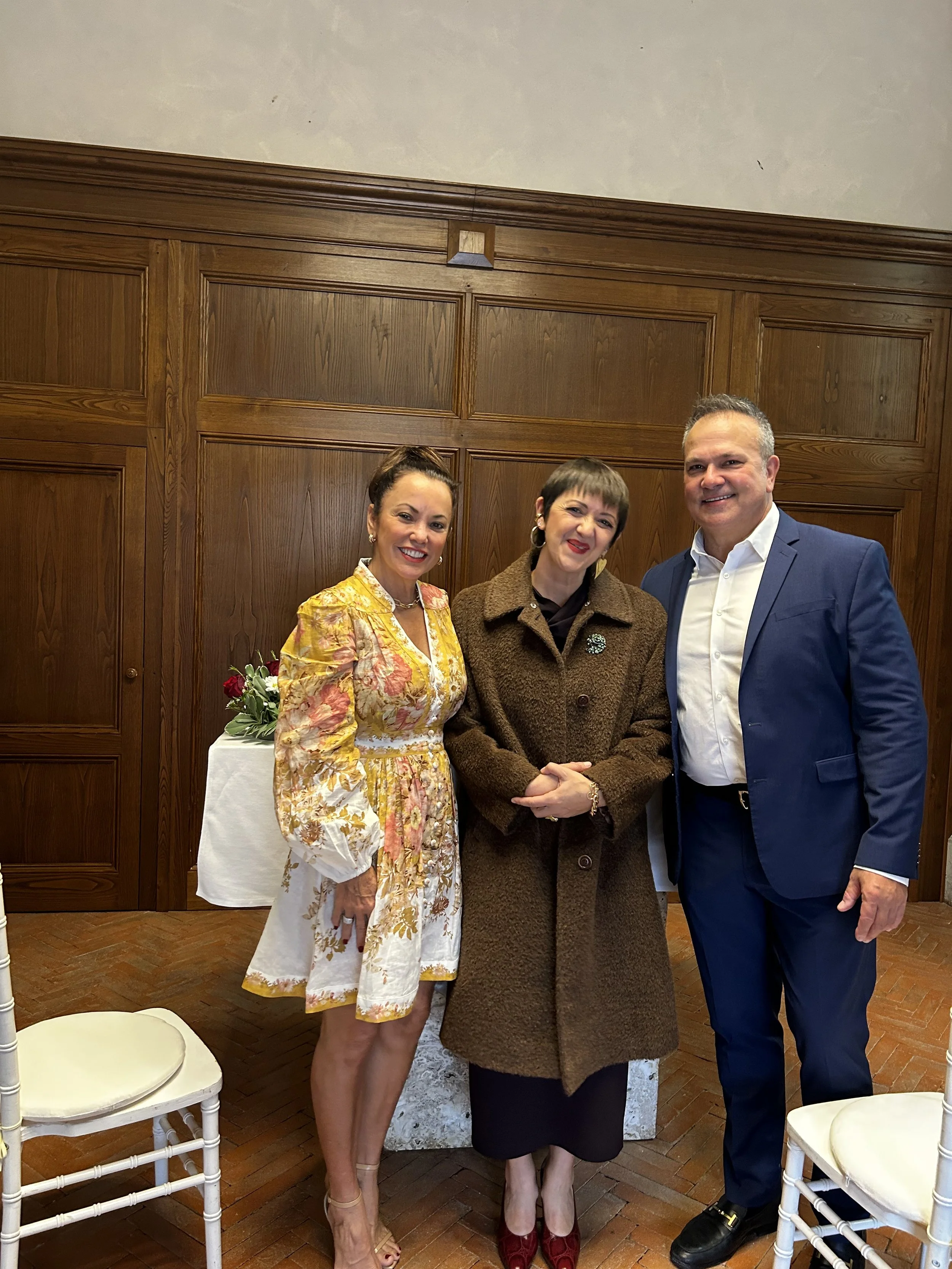 wedding celebrant who can design a ceremony with breathtaking views and seamless flow. Paola Orazi Independent Celebrant best in Italy