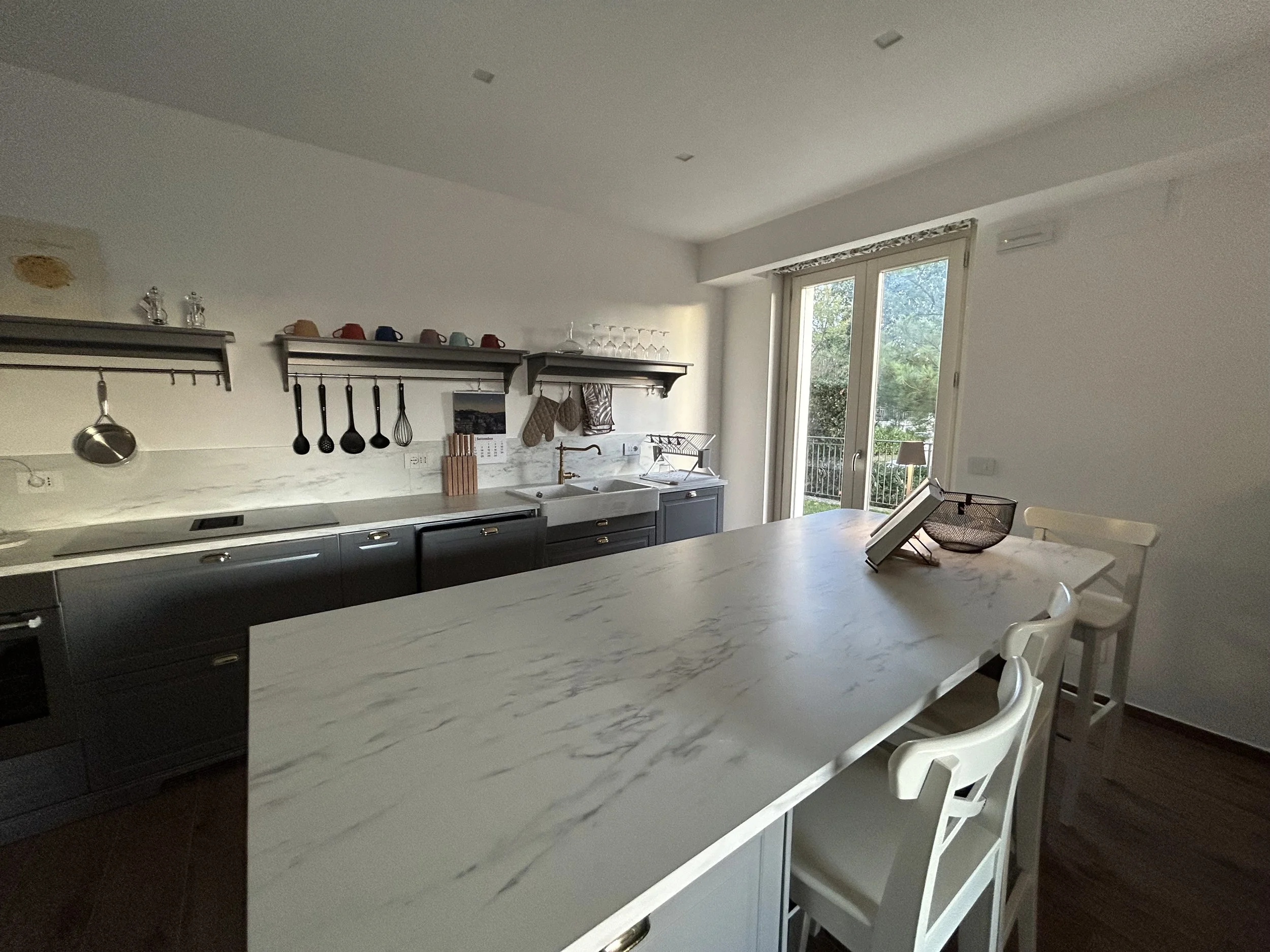 As a celebrant who loves the Italian lifestyle, I ensure your ceremony and wedding weekend are seamlessly integrated with food, wine, and cultural experiences that your guests will remember forever.