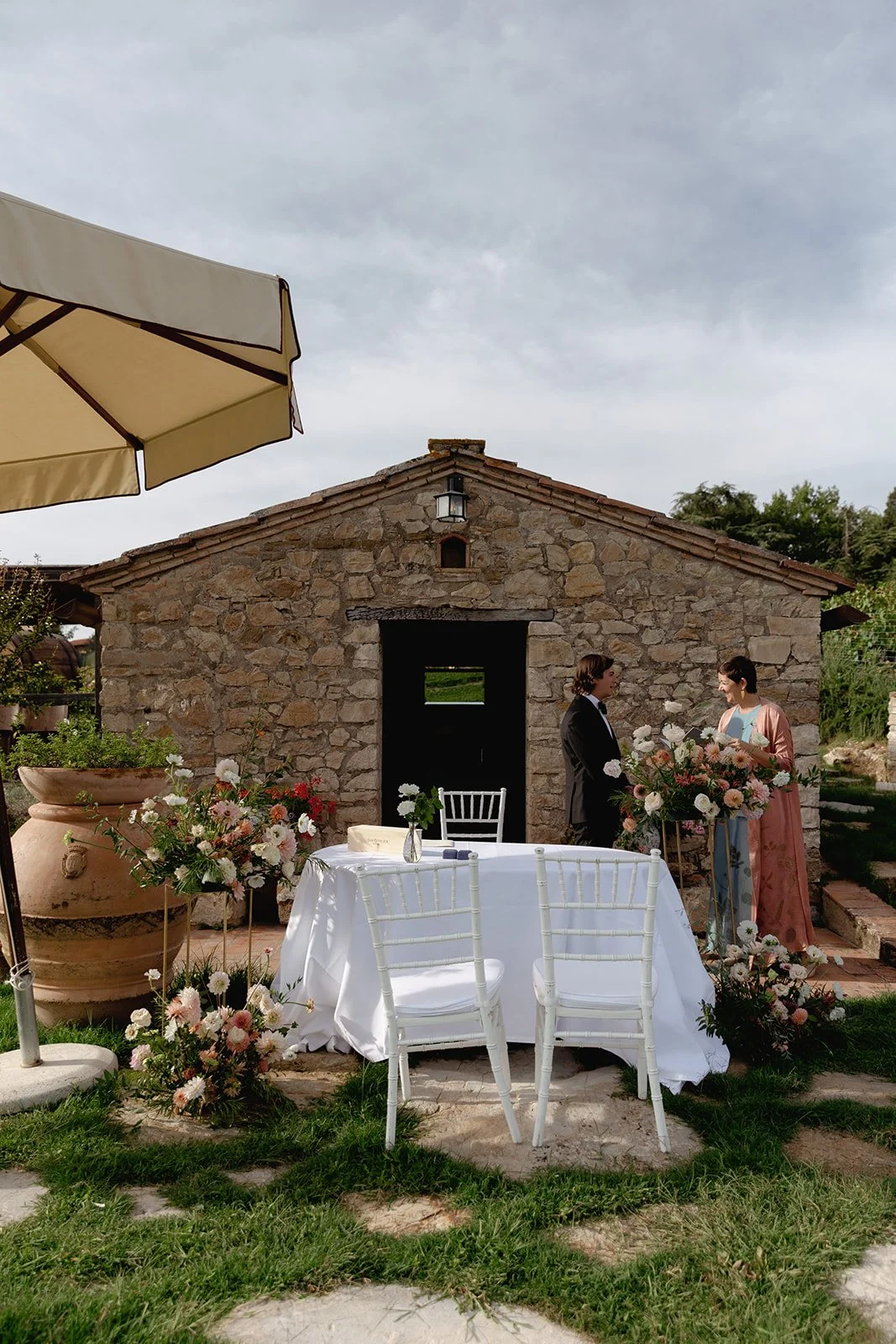 Professional destination wedding celebrant in Italy, couples ensure that every moment of their wedding is carefully curated, emotional, and unforgettable.