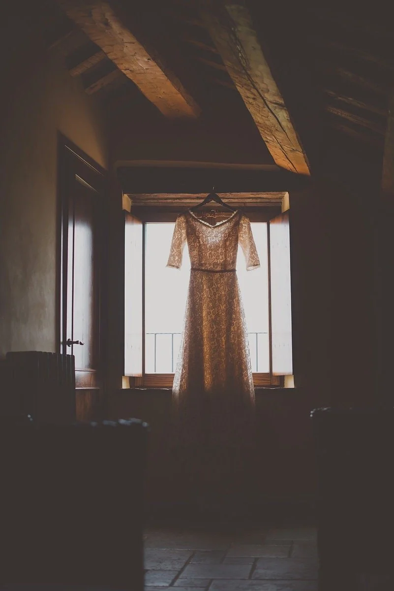 Many international couples from the US and Australia choose Italy for a destination wedding, wanting a celebrant who combines romance, storytelling, and flawless organisation. Paola Orazi Independent Celebrant the best thoughtful approach. Italy. Wed