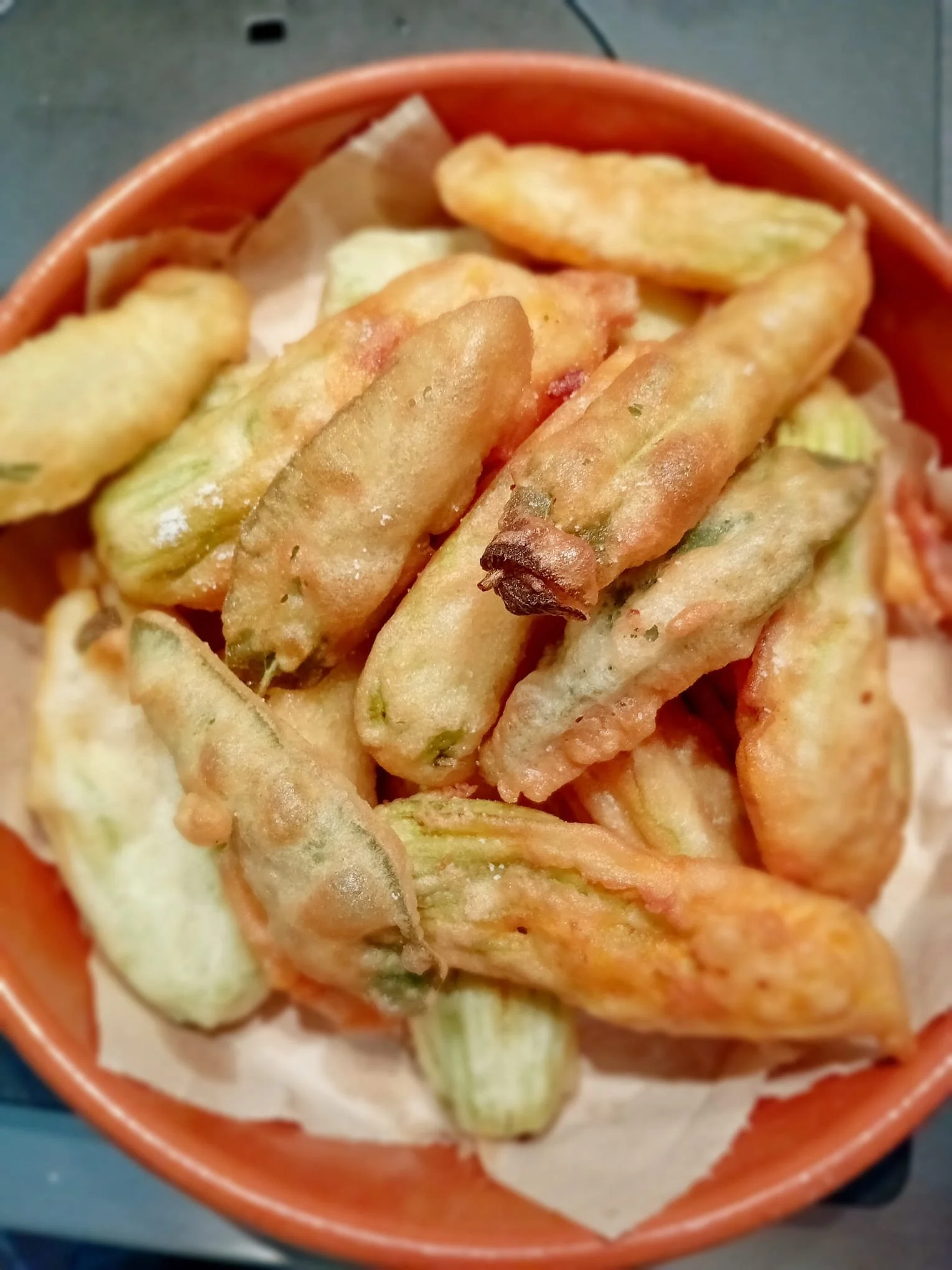 As an experienced Italy wedding celebrant, I guide couples through all options, creating ceremonies that are meaningful, beautiful and stress-free.