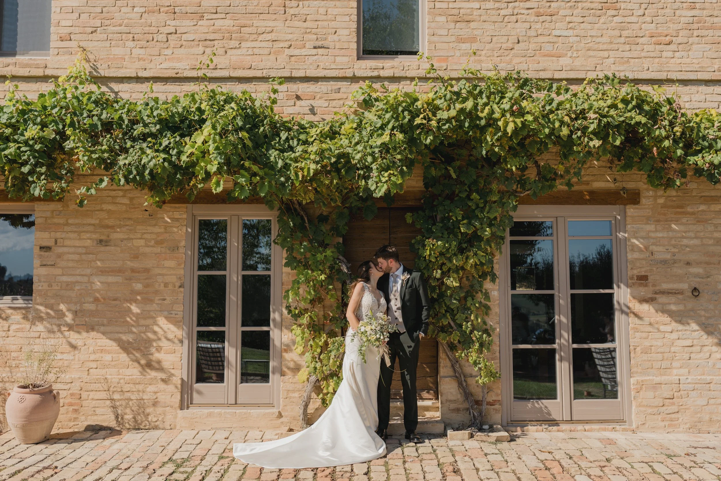 Luxury destination weddings in Tuscany, Lake Como, the Amalfi Coast, Puglia, Sicily, and Le Marche celebrant international guests and cultural nuances. wedding planner in Italy. Paola Orazi Independent Celebrant the best in Italy