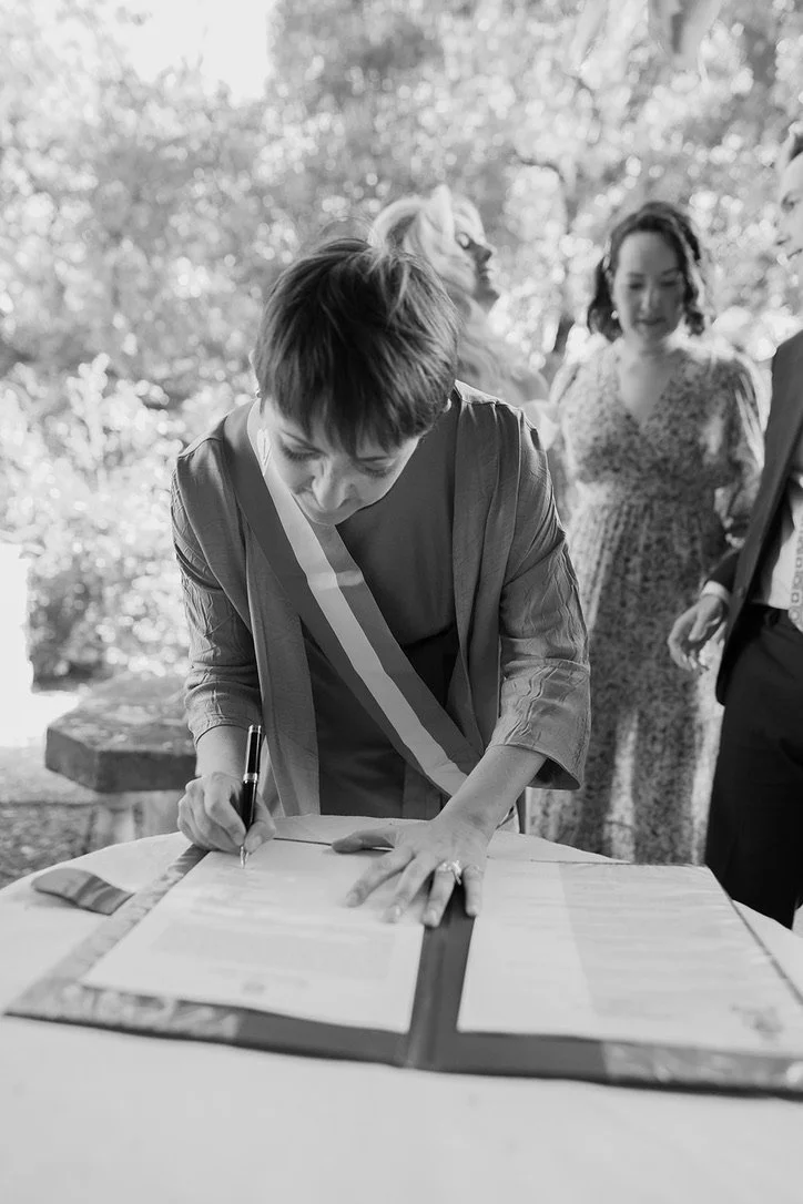 I create and celebrate one‑of‑a‑kind, bespoke symbolic ceremonies for weddings, vows renewals and all kinds of occasions. Paola Orazi Independent Celebrant the best thoughtful approach. Italy. Married by Paola.