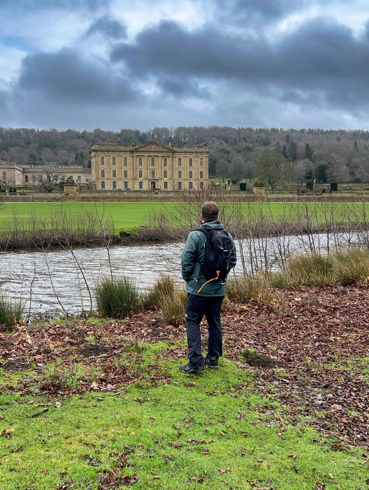A Wander Around Chatsworth House 

What a nice place @chatsworthofficial 😀

#chatsworthhouse #chatsworthpark #thepeakdistrict #naturewalkers #localdaysout #hikersoﬁnstagram #ukcountryside🇬🇧 #getmeoutthere #englishcountryside🇬🇧