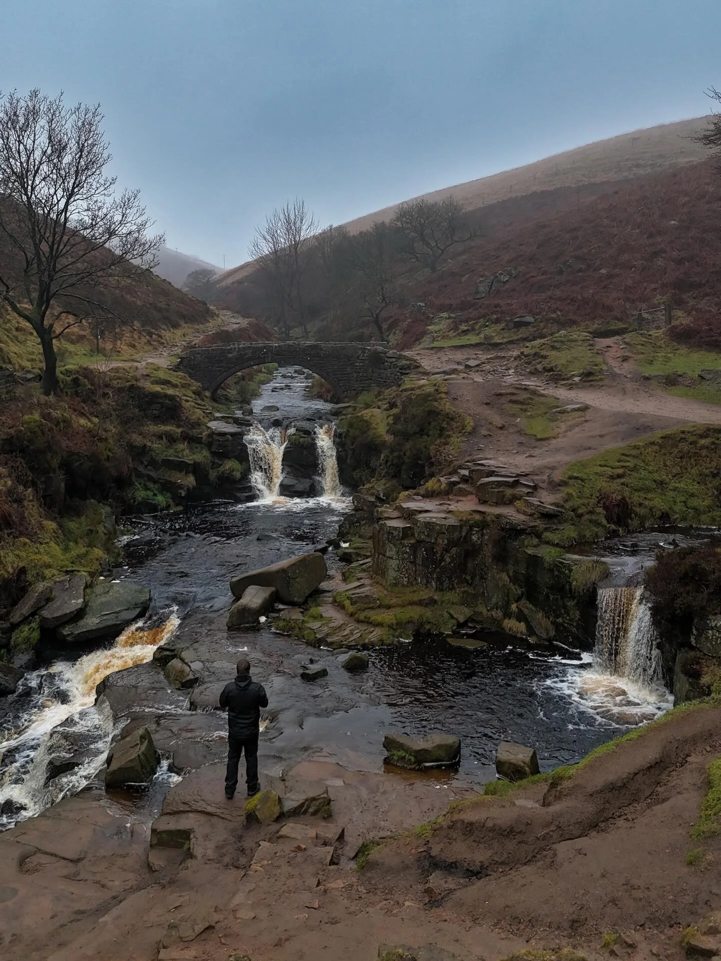 Three Shires Head Macclesfield 

Moody Monday Kinda Vibe&hellip; What a Place 😁

#threeshireshead #threeshireswaterfall #thepeakdistrict #macclesfield #moodymonday #uknature #hikersoﬁnstagram #hikewithme #mcruk #getmeoutthere

@ukhikingofficial @goo
