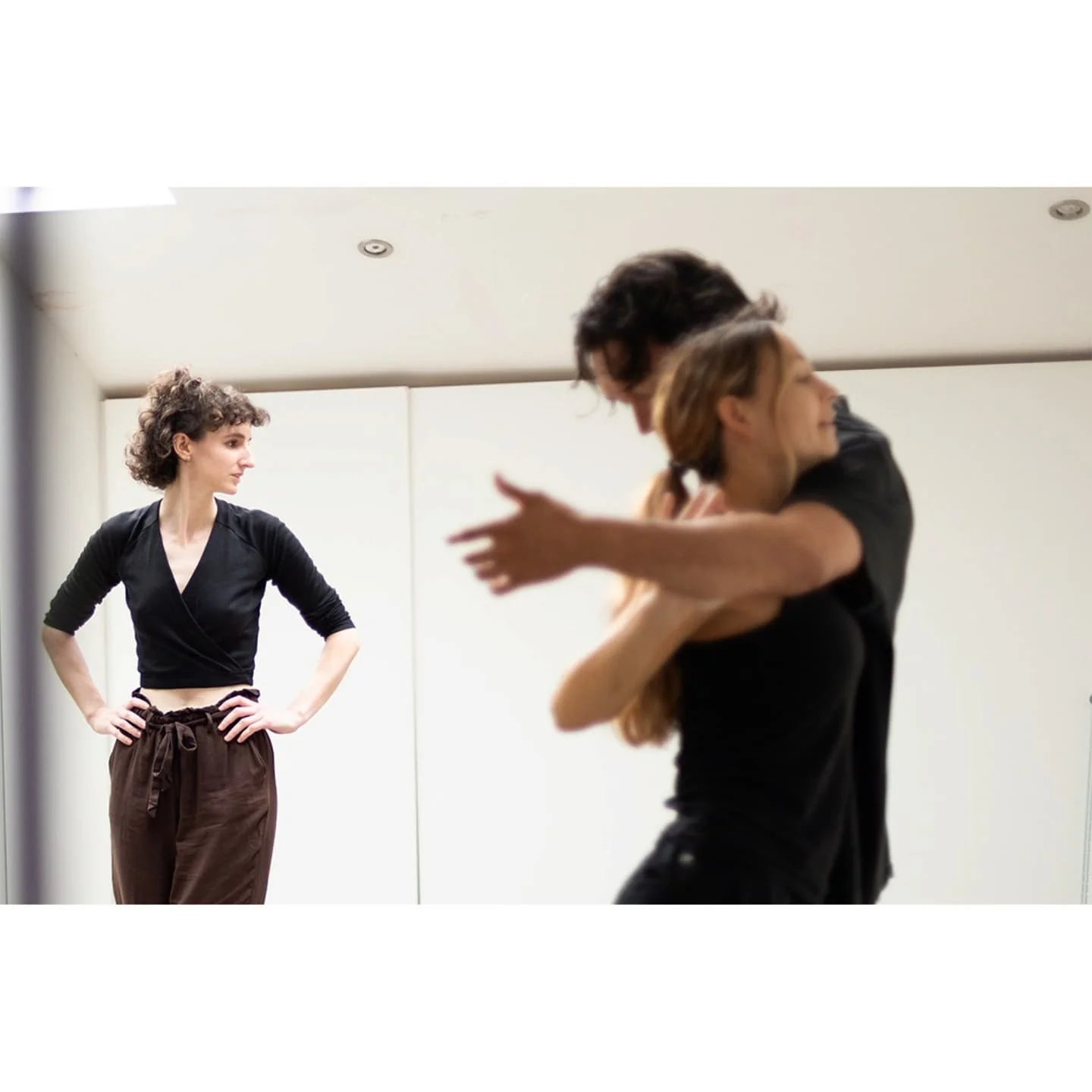 Haven't posted in ages, because I have been working on so many super exciting projects which I will share sooooon. 
The burnout is real, but I'm super hyped!!

Here are some BTS of me choreographing my next dance video with @whatever.you.want.dance a