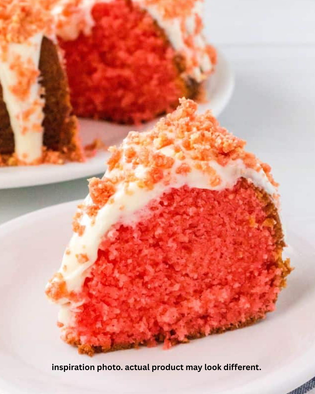 strawberry crunch cake (pre-order)