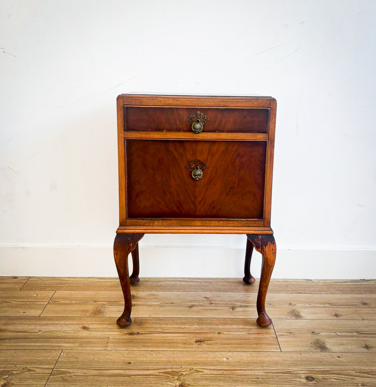 Edwardian Bedside Cabinet on Cabriole Legs, c.1920