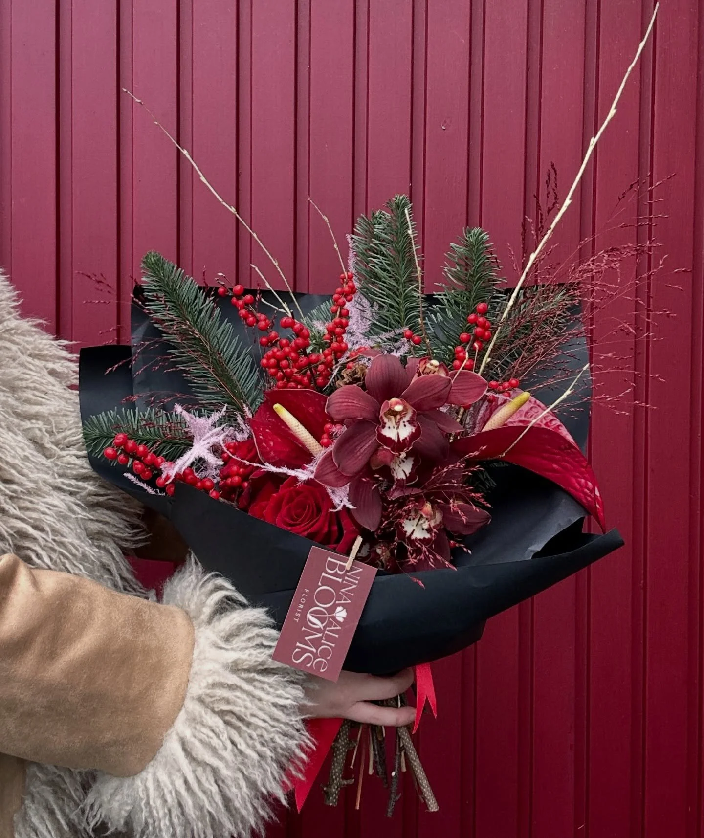 Custom bouquets &amp; arrangements from &pound;65 

Each bouquet is created with premium, seasonal flowers, hand wrapped and finished with a silk bow. The perfect holiday gift 💝 

Want to place an order?
Just tell me your style, budget, and colour p