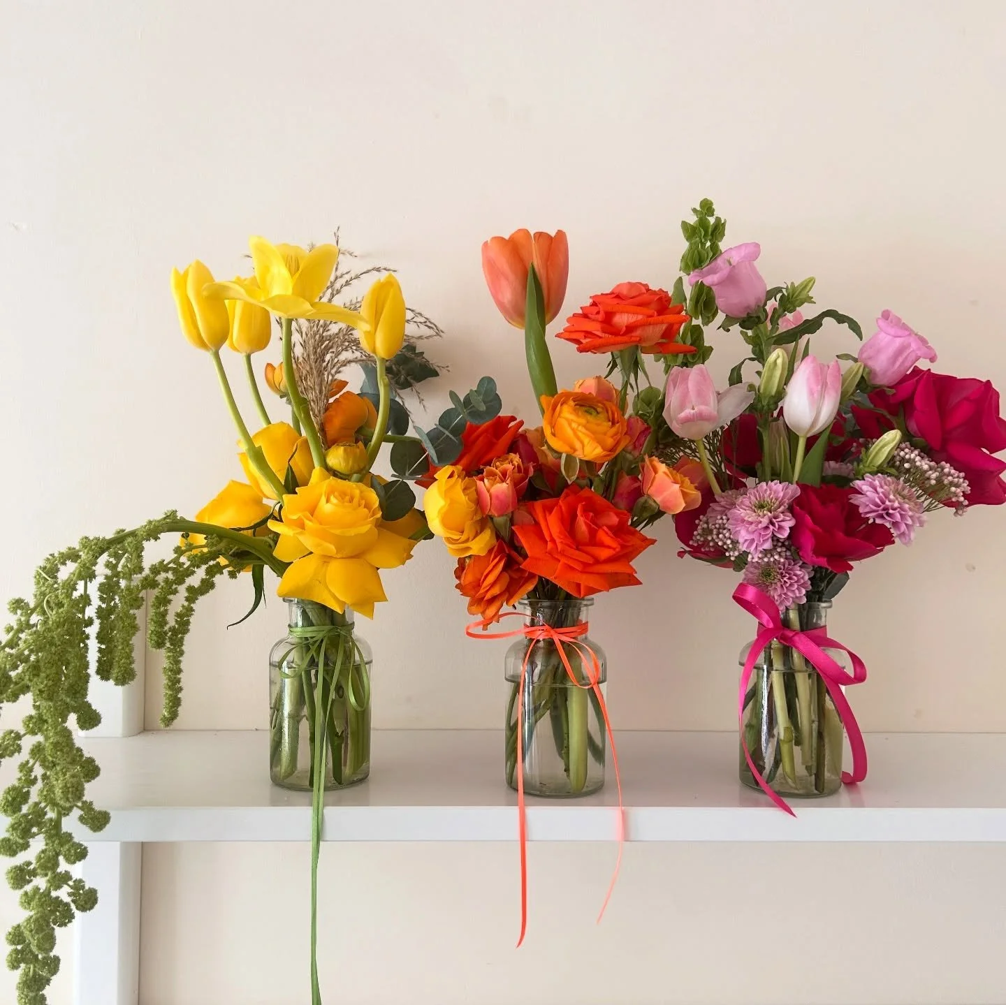 What&rsquo;s Mum&rsquo;s favourite colour? 💛🧡🩷💚

Little bags of joy for your mum this Mother&rsquo;s Day.

Choose her favourite colour or request a mix.

Each arrangement includes 12&ndash;15 premium stems in a bud vase, finished with a matching 