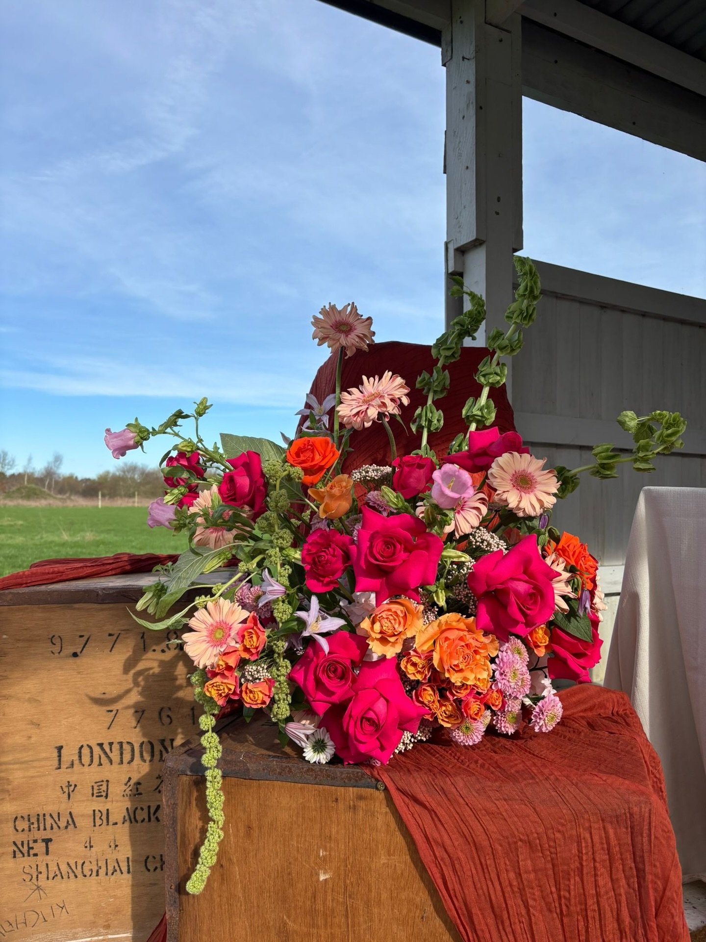 Florals from the wedding open day at FY Camp ✨

The most relaxed and beautiful venue, it really feels like you&rsquo;re getting married at a festival 💛

Bonus the flowers survived the wind, imagine this venue in the summer!!