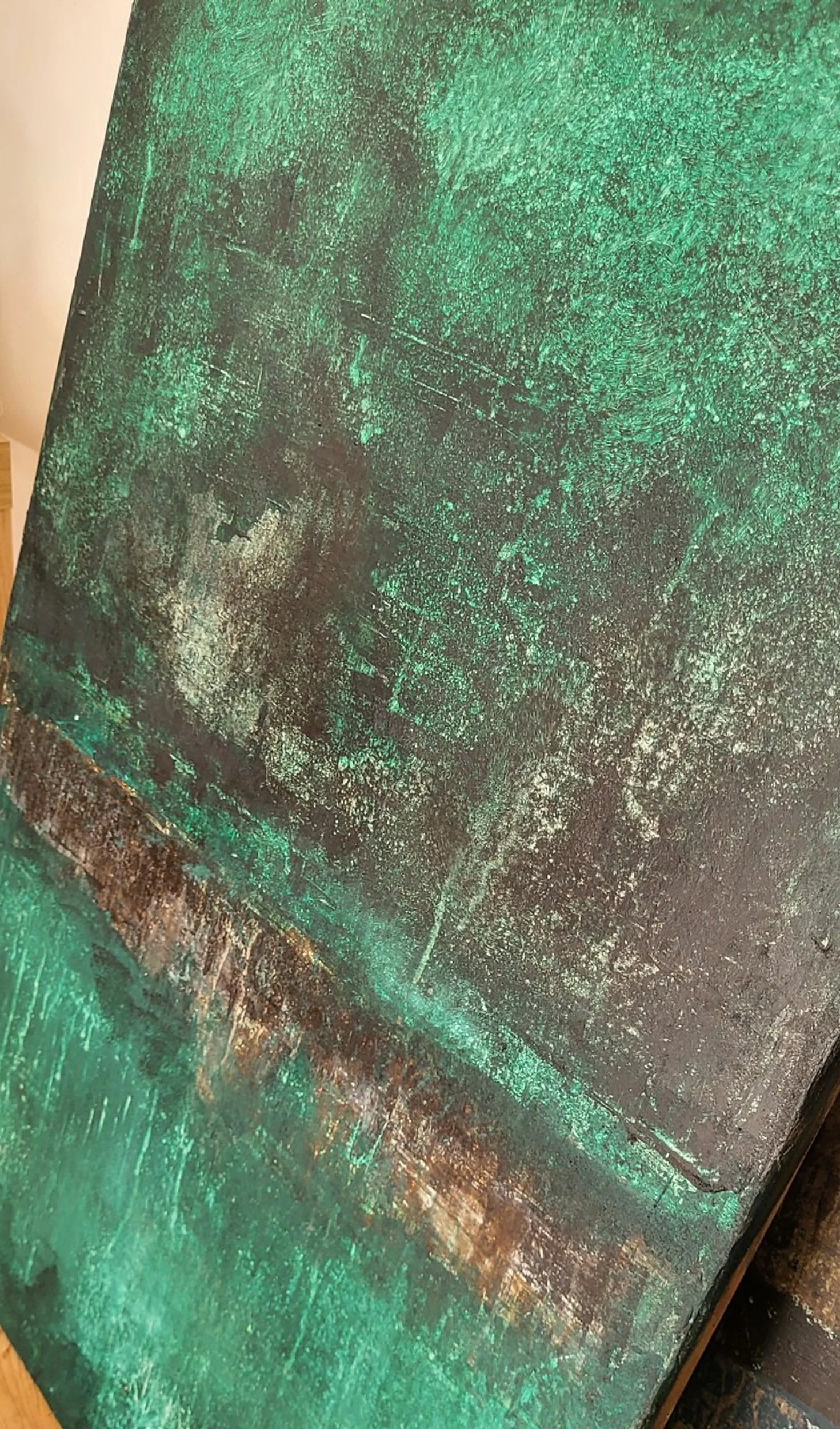 saatchi_detail_enhanced.jpg