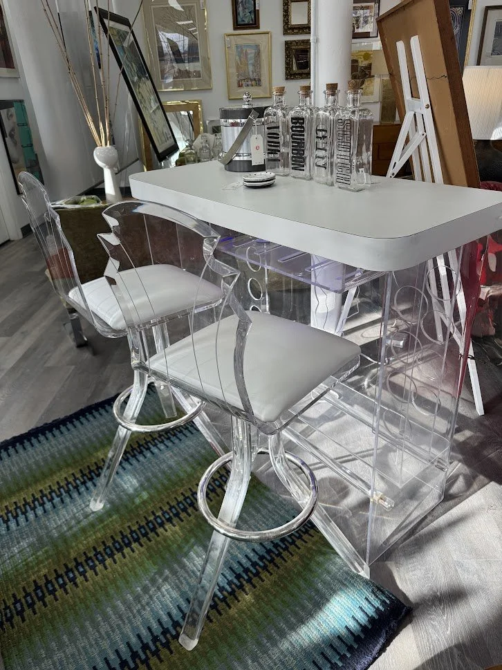 Fantastic Vintage Late 70s -early 80s Lucite Bar with Matching Stools
48" x 20" x 40"h