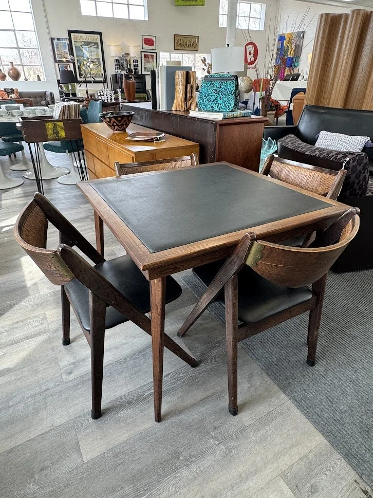Fabulous Vintage Stakmore Folding Table w Matching Folding Chairs 
TAble 34" x 34" x 28.5"h