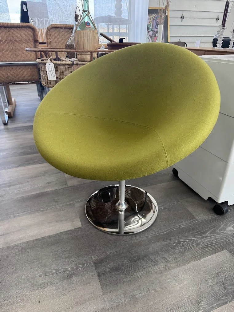 Green Round Swivel Chair on Chrome Base in the Style of Pierre Poulin