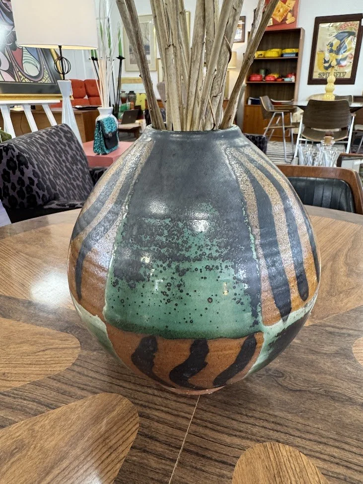 Beautiful Handcrafted Vase w Great Glaze Decoration